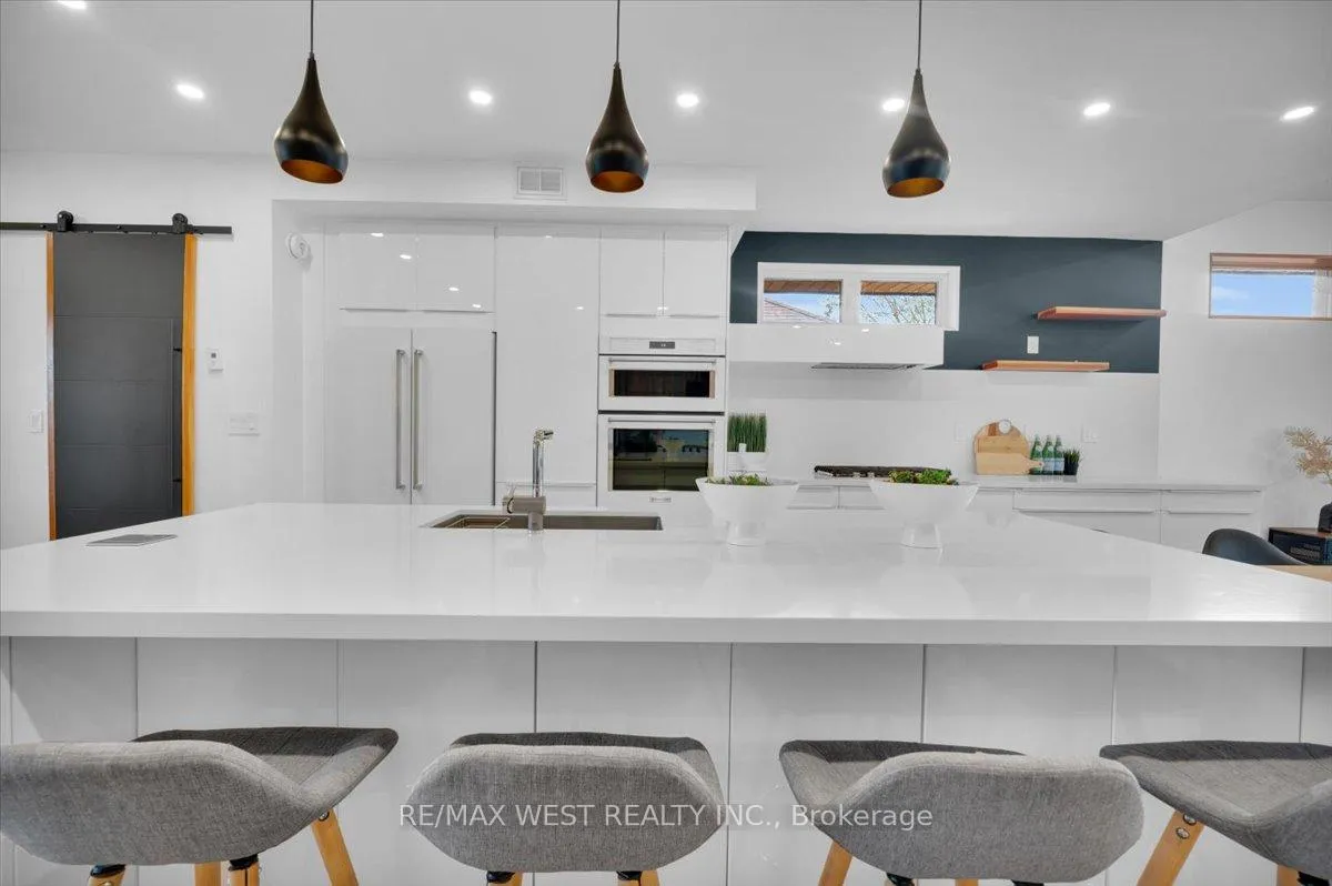 Photo 15 of 38 Smithfield Drive, Etobicoke, Stonegate-Queensway — HOMEH