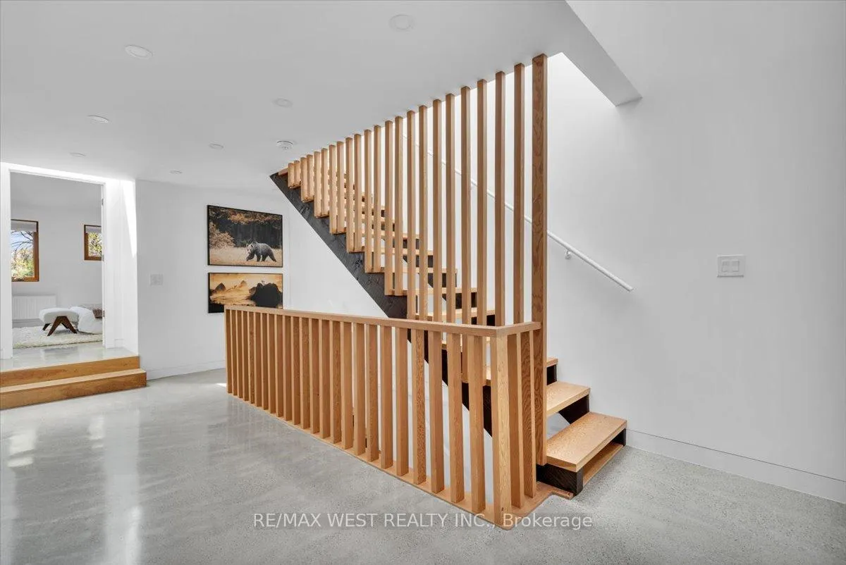 Photo 20 of 38 Smithfield Drive, Etobicoke, Stonegate-Queensway — HOMEH