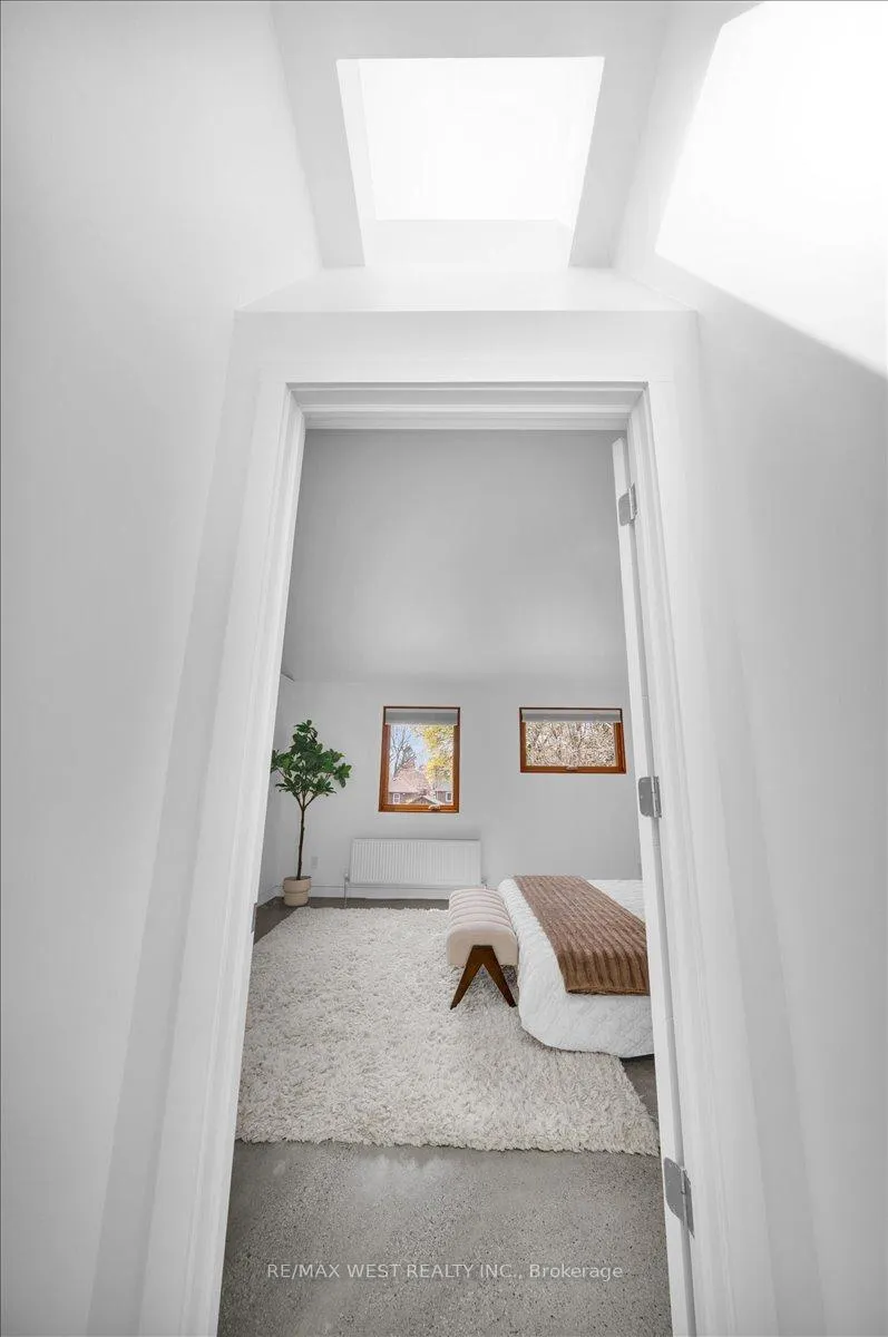 Photo 21 of 38 Smithfield Drive, Etobicoke, Stonegate-Queensway — HOMEH