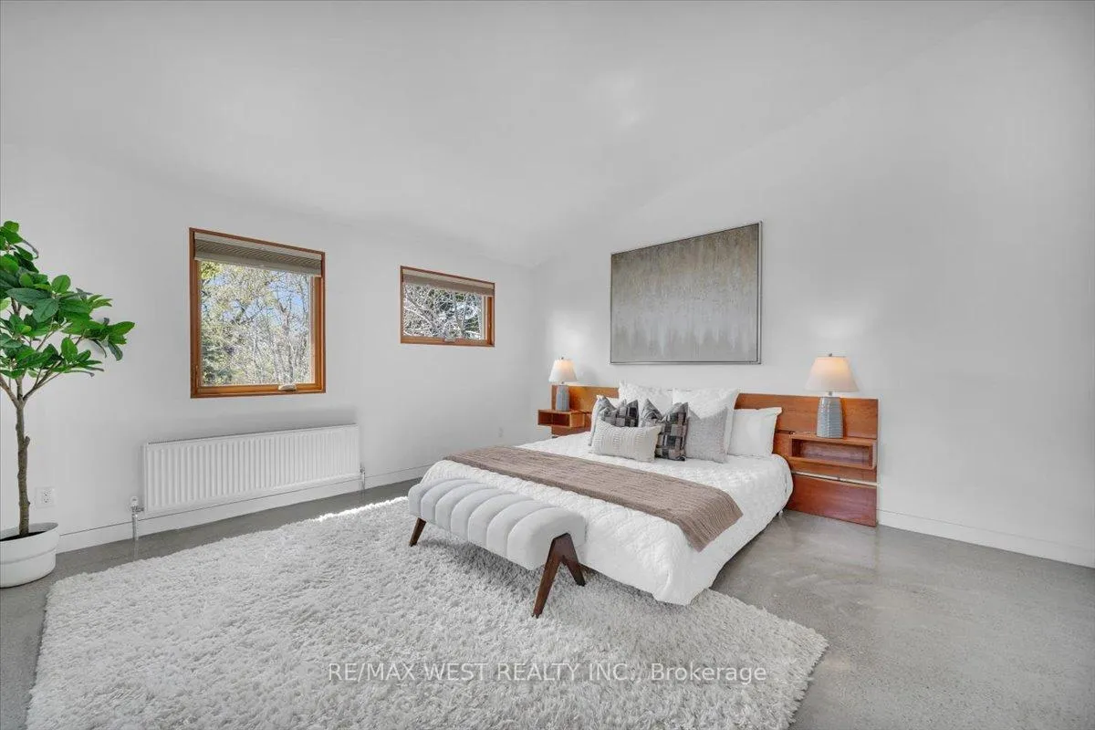 Photo 22 of 38 Smithfield Drive, Etobicoke, Stonegate-Queensway — HOMEH