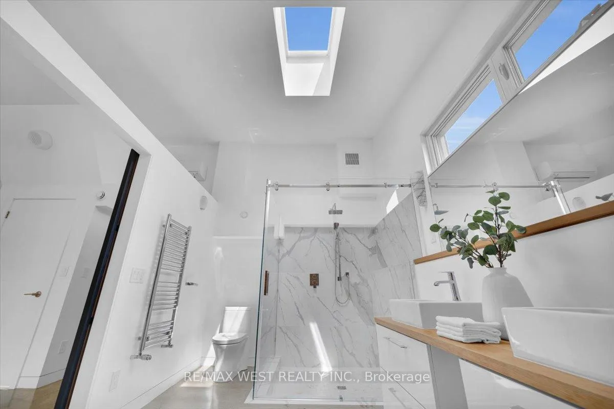 Photo 26 of 38 Smithfield Drive, Etobicoke, Stonegate-Queensway — HOMEH