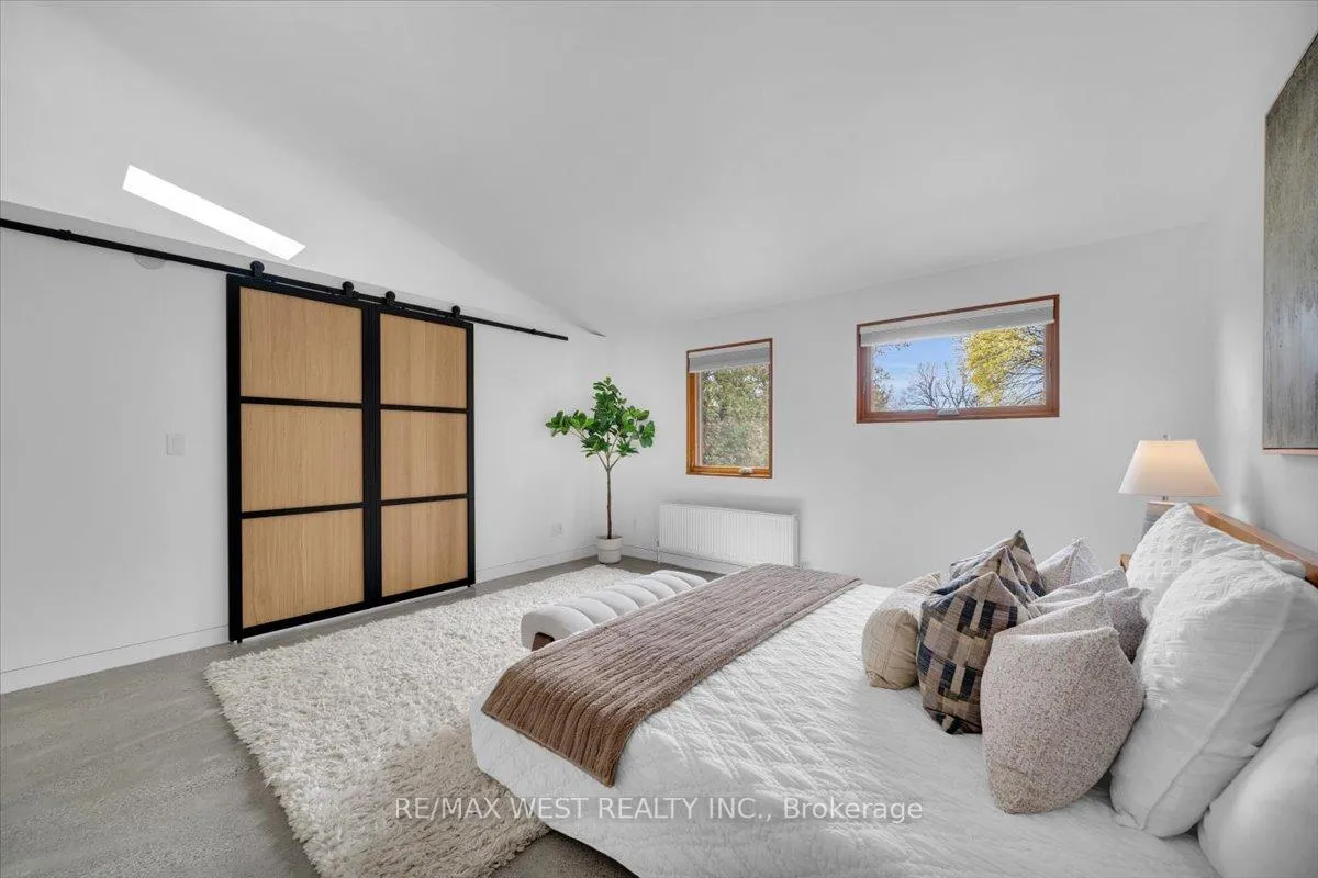 Photo 27 of 38 Smithfield Drive, Etobicoke, Stonegate-Queensway — HOMEH