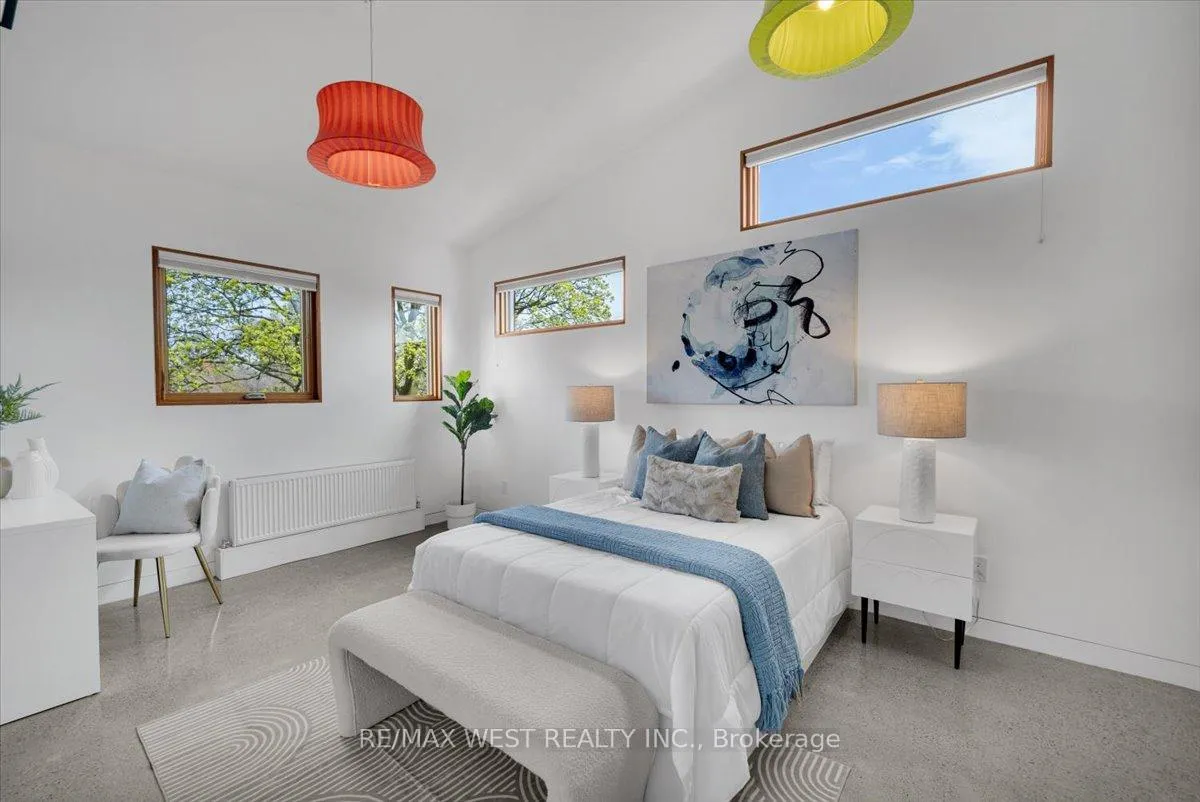 Photo 29 of 38 Smithfield Drive, Etobicoke, Stonegate-Queensway — HOMEH