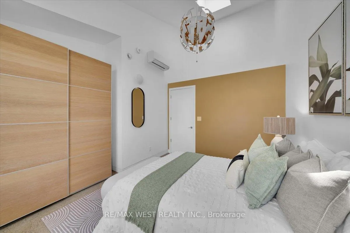 Photo 33 of 38 Smithfield Drive, Etobicoke, Stonegate-Queensway — HOMEH