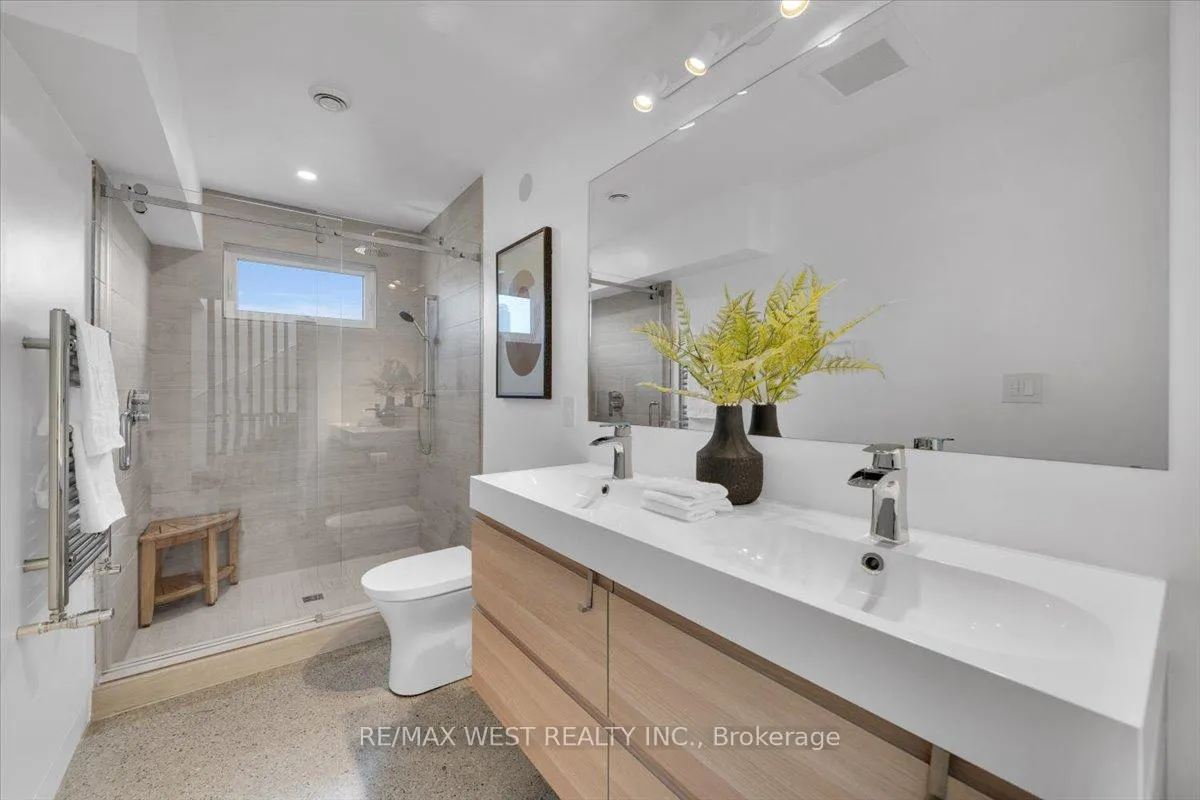 Photo 34 of 38 Smithfield Drive, Etobicoke, Stonegate-Queensway — HOMEH