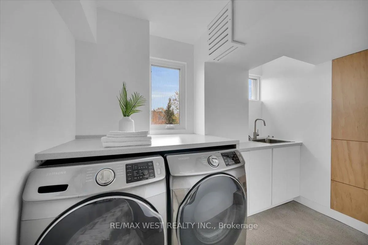 Photo 37 of 38 Smithfield Drive, Etobicoke, Stonegate-Queensway — HOMEH