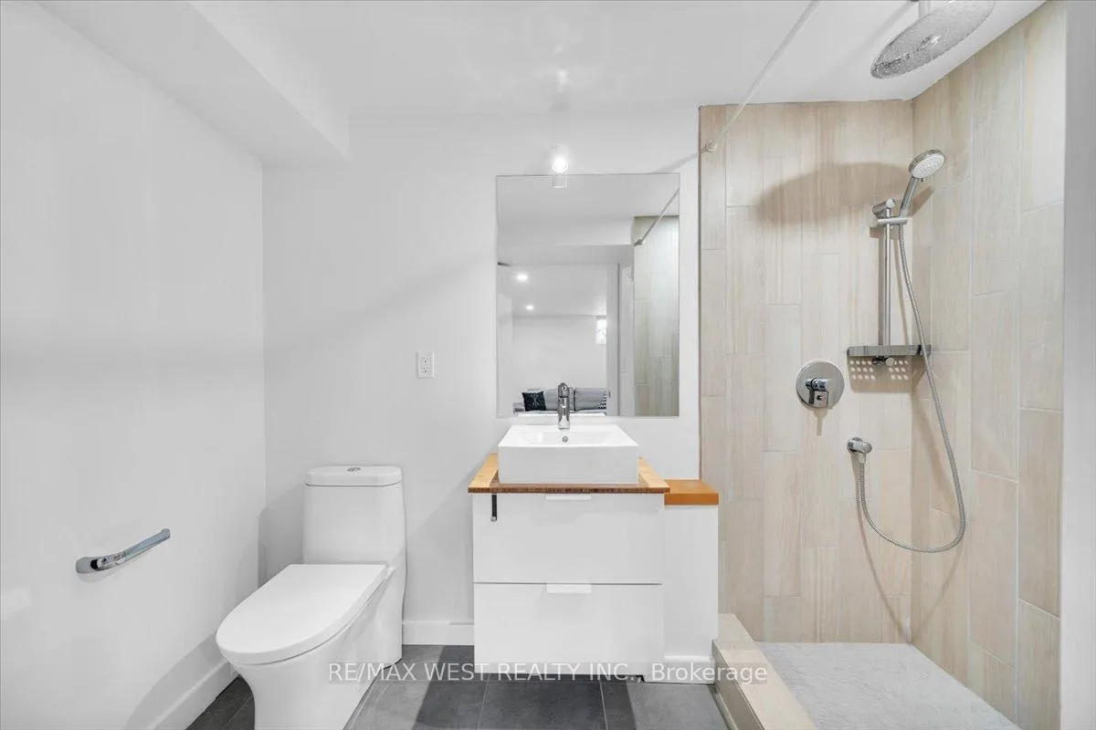 Photo 40 of 38 Smithfield Drive, Etobicoke, Stonegate-Queensway — HOMEH