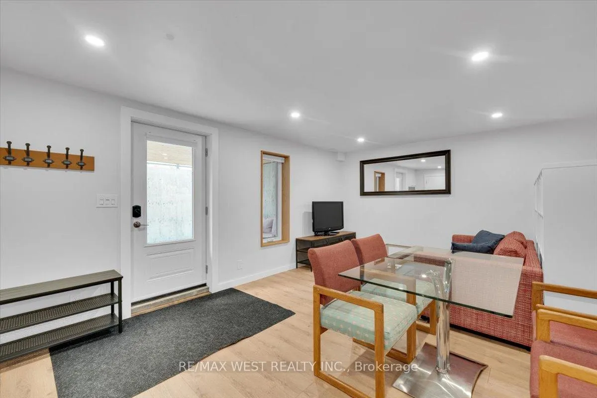 Photo 42 of 38 Smithfield Drive, Etobicoke, Stonegate-Queensway — HOMEH
