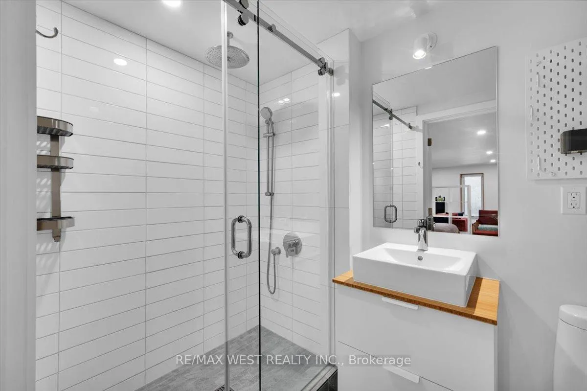 Photo 44 of 38 Smithfield Drive, Etobicoke, Stonegate-Queensway — HOMEH