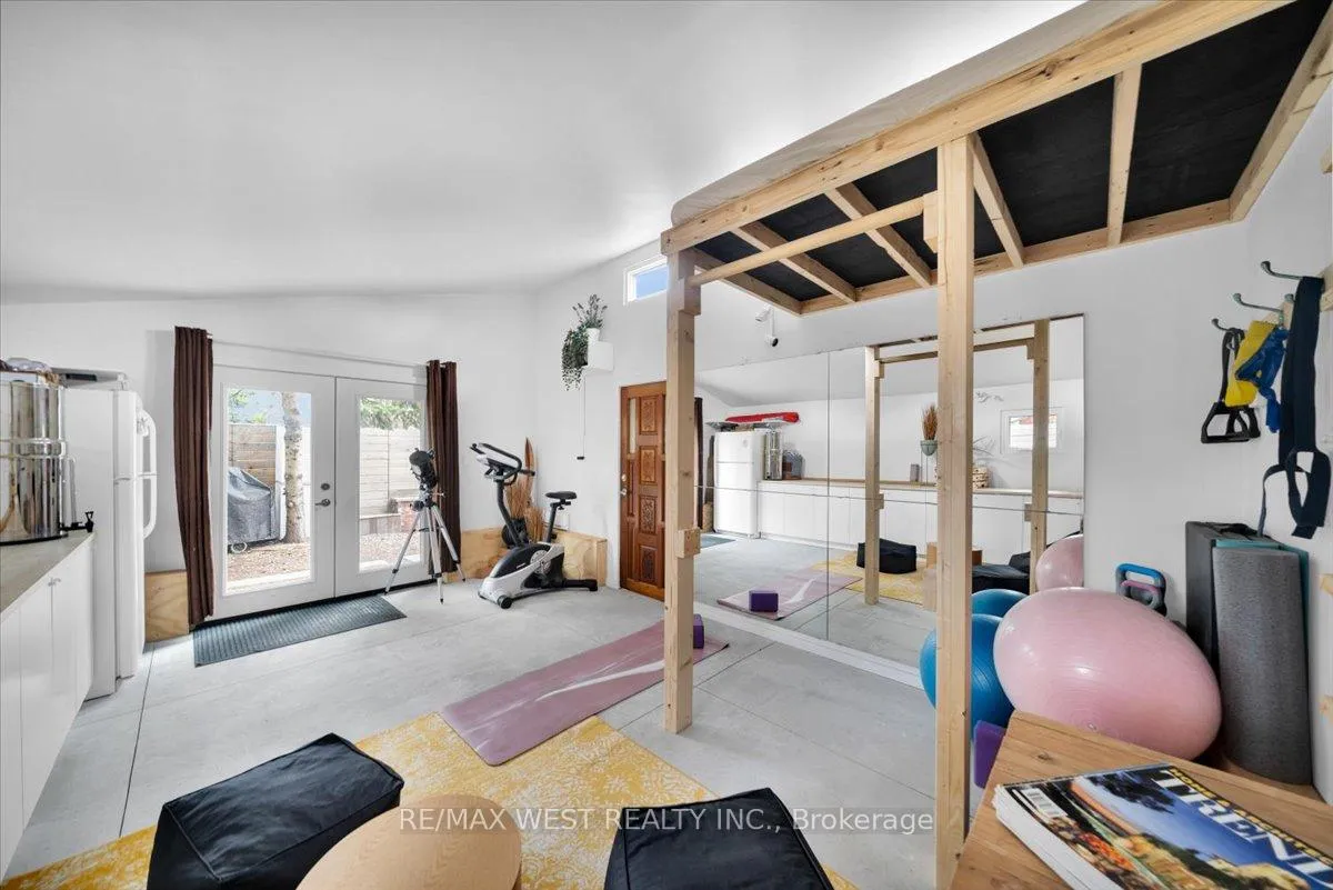 Photo 49 of 38 Smithfield Drive, Etobicoke, Stonegate-Queensway — HOMEH