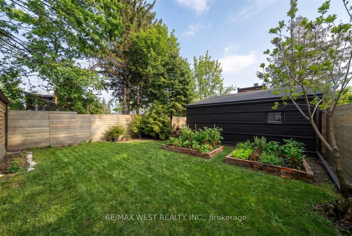 Photo 51 of 38 Smithfield Drive, Etobicoke, Stonegate-Queensway — HOMEH