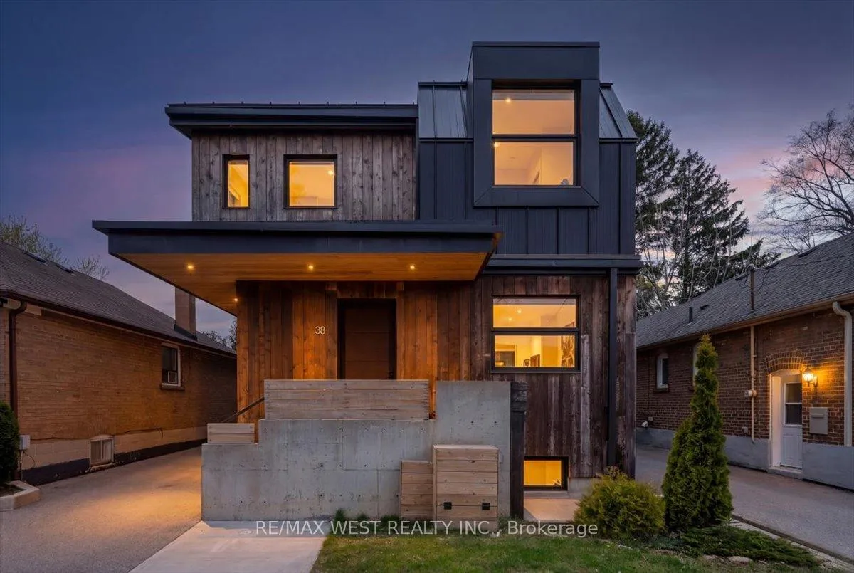 Photo 1 of 38 Smithfield Drive, Etobicoke, Stonegate-Queensway — HOMEH