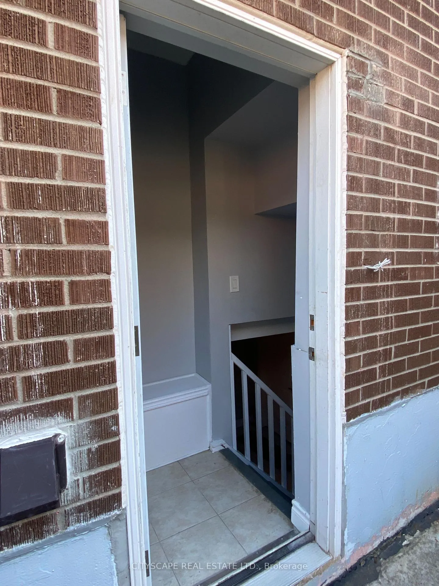 Photo 4 of Unit BSMT A, 135 Bonham Bsmt Boulevard, Mississauga, Streetsville — HOMEH