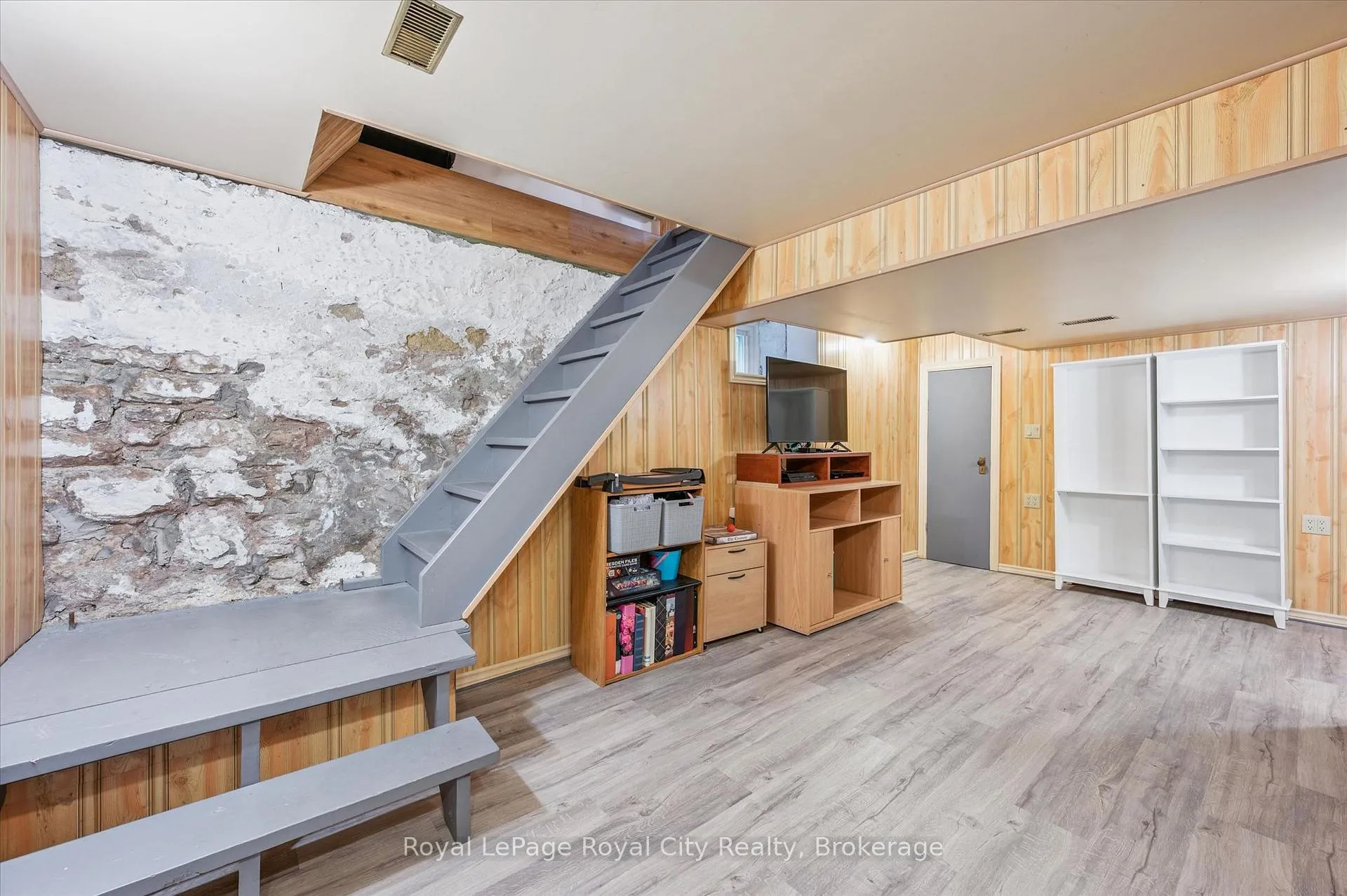 Photo 21 of 42 Inkerman Street, Guelph, Junction/Onward Willow — HOMEH