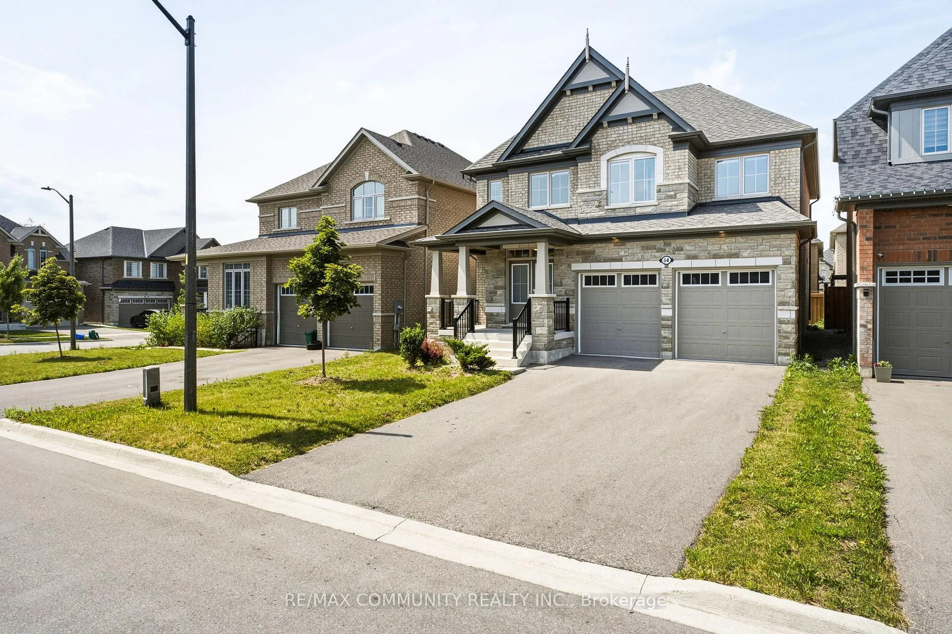 Photo 2 of 54 Olerud Drive, Whitby, Rural Whitby — HOMEH