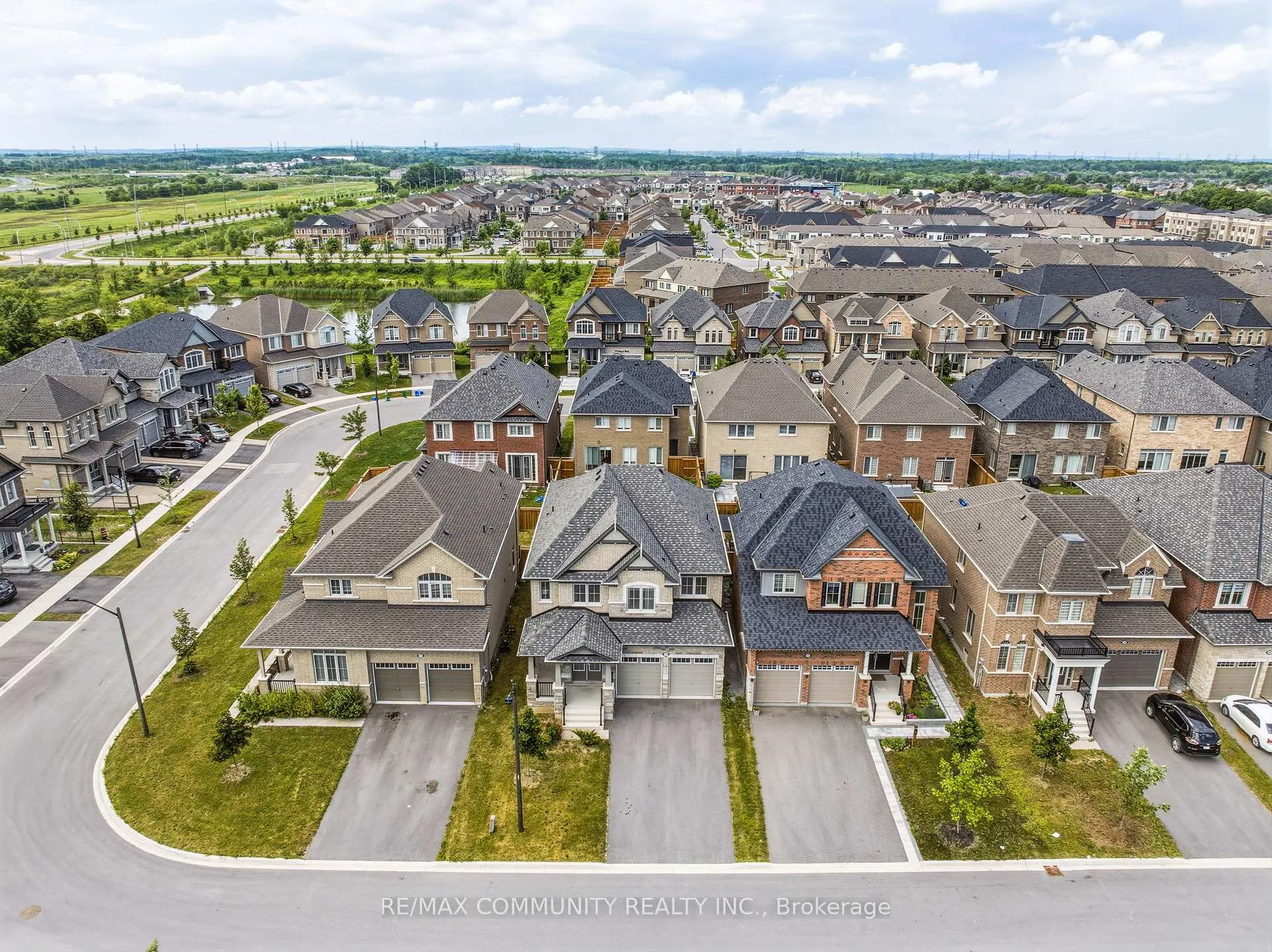 Photo 3 of 54 Olerud Drive, Whitby, Rural Whitby — HOMEH