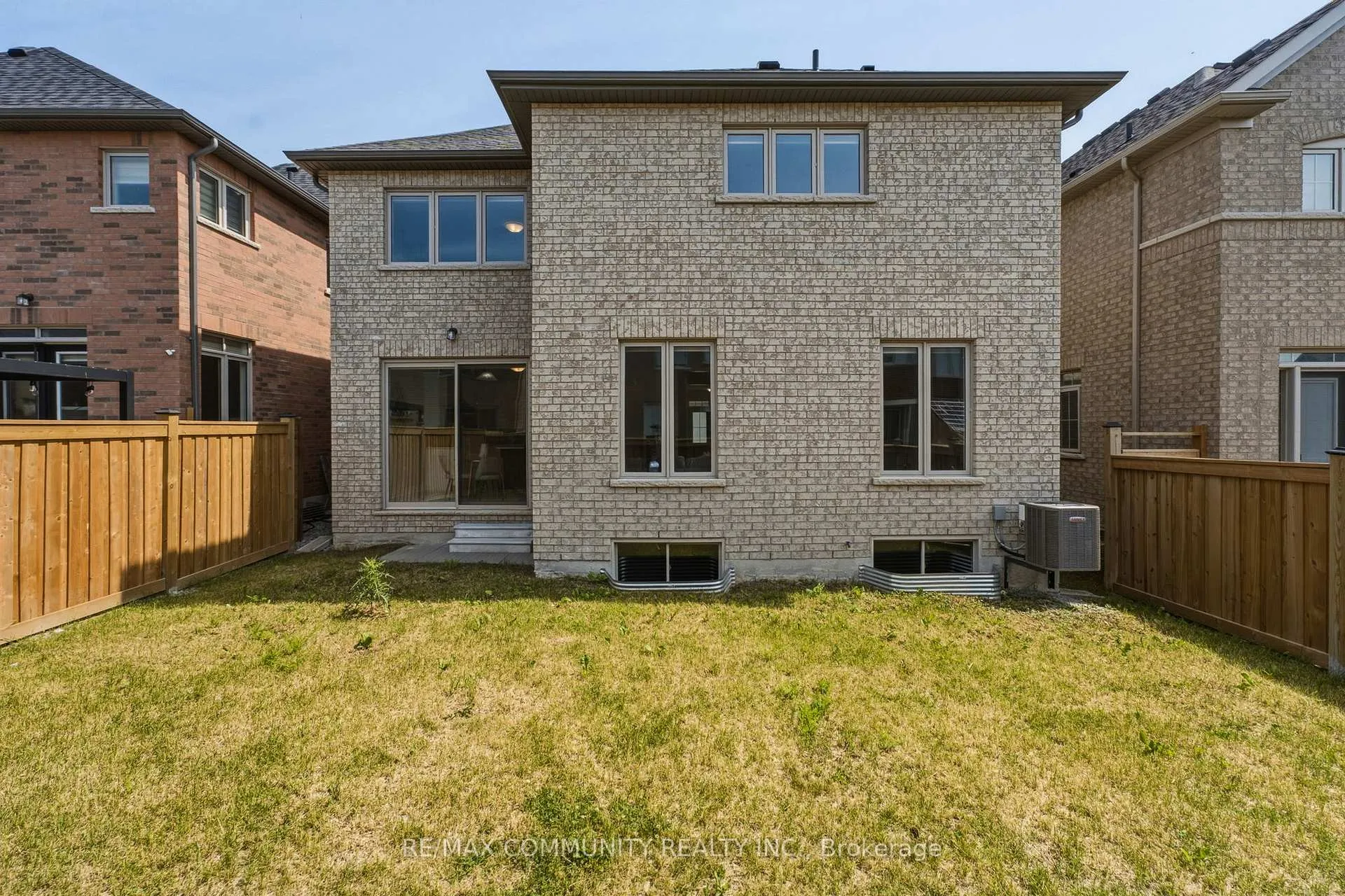 Photo 46 of 54 Olerud Drive, Whitby, Rural Whitby — HOMEH