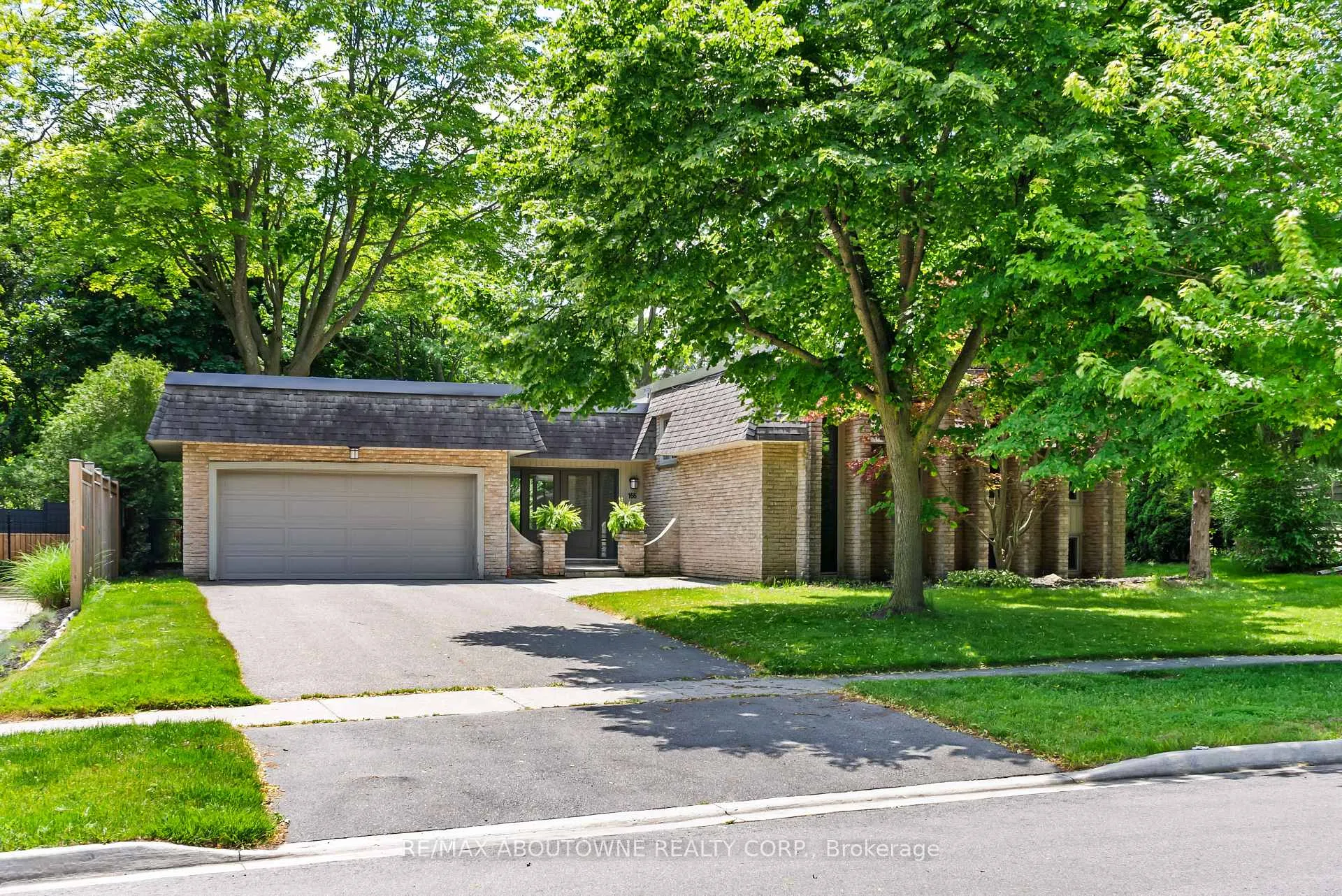 Photo 1 of 166 Castle Crescent, Oakville, Ford — HOMEH