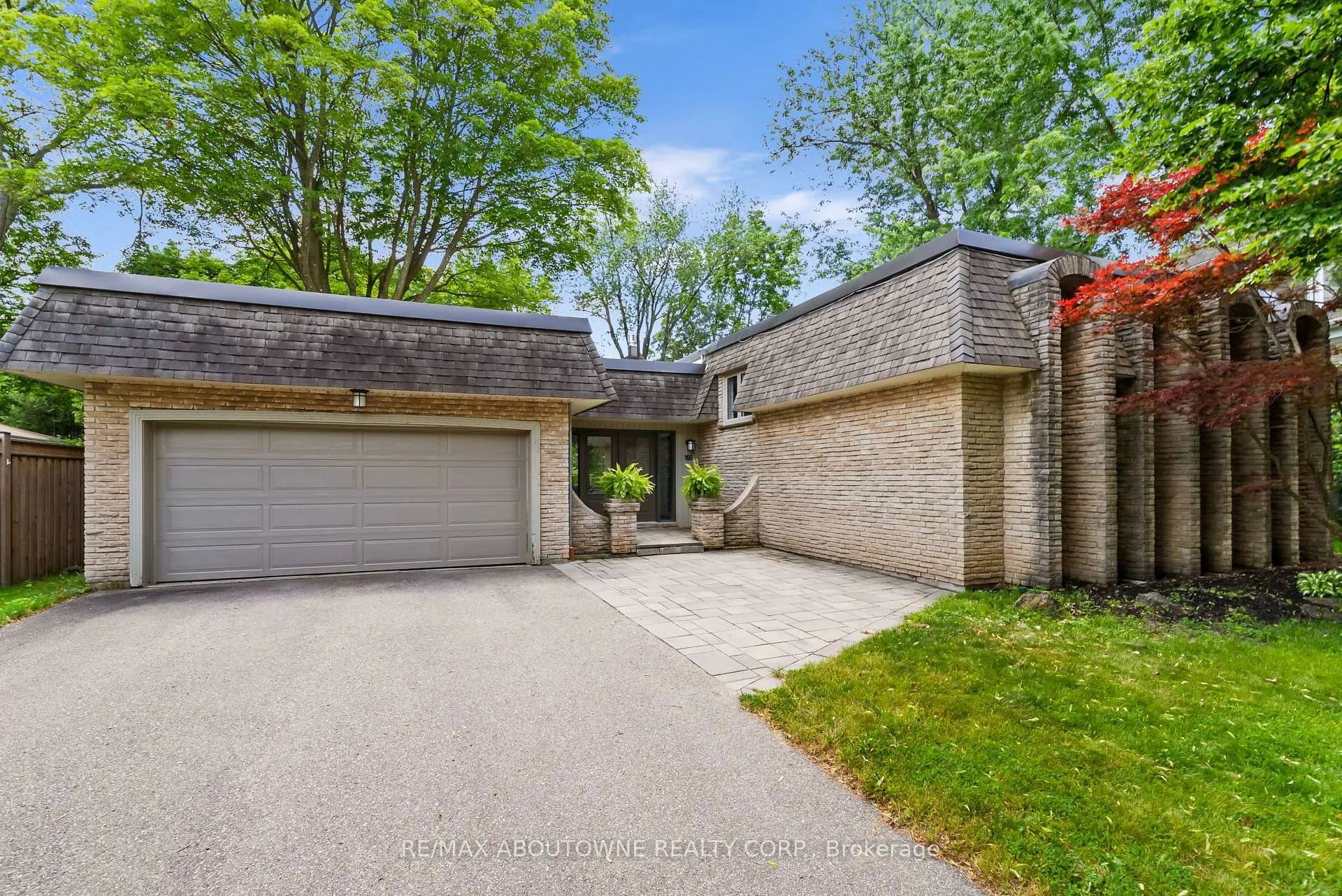 Photo 2 of 166 Castle Crescent, Oakville, Ford — HOMEH
