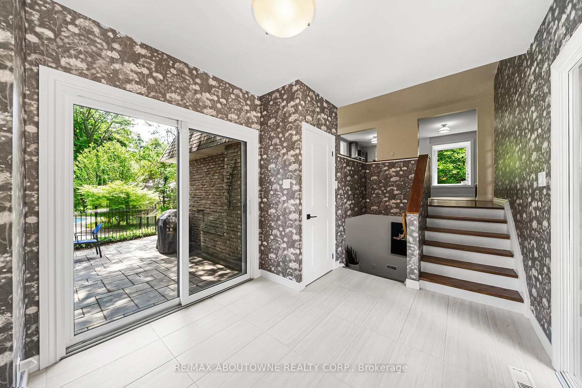 Photo 6 of 166 Castle Crescent, Oakville, Ford — HOMEH