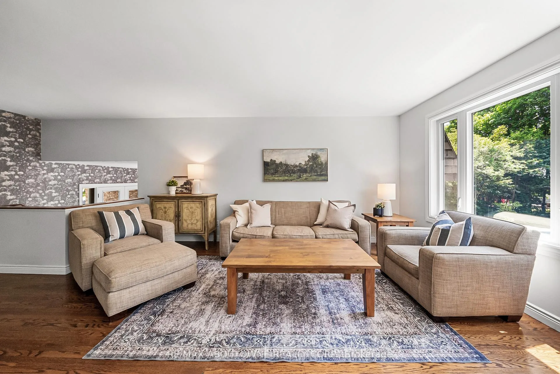 Photo 8 of 166 Castle Crescent, Oakville, Ford — HOMEH