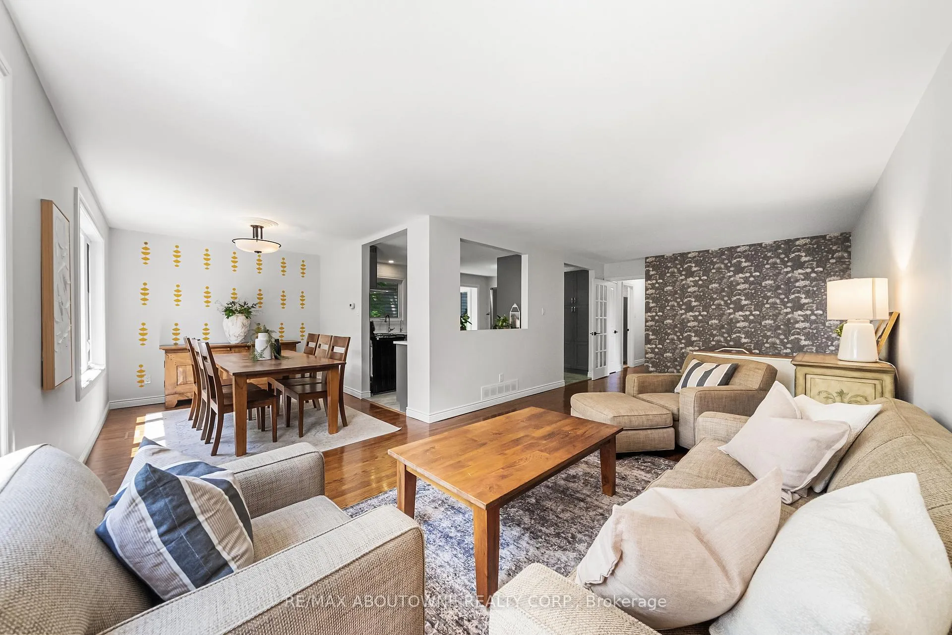 Photo 9 of 166 Castle Crescent, Oakville, Ford — HOMEH