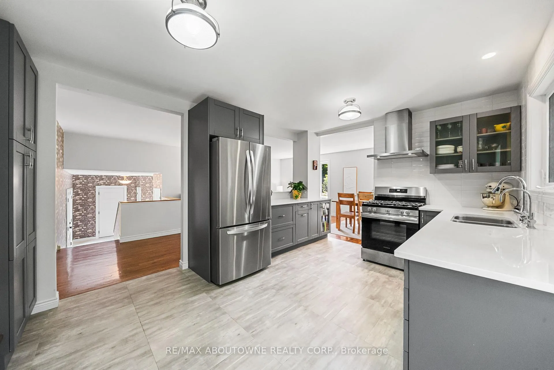Photo 12 of 166 Castle Crescent, Oakville, Ford — HOMEH