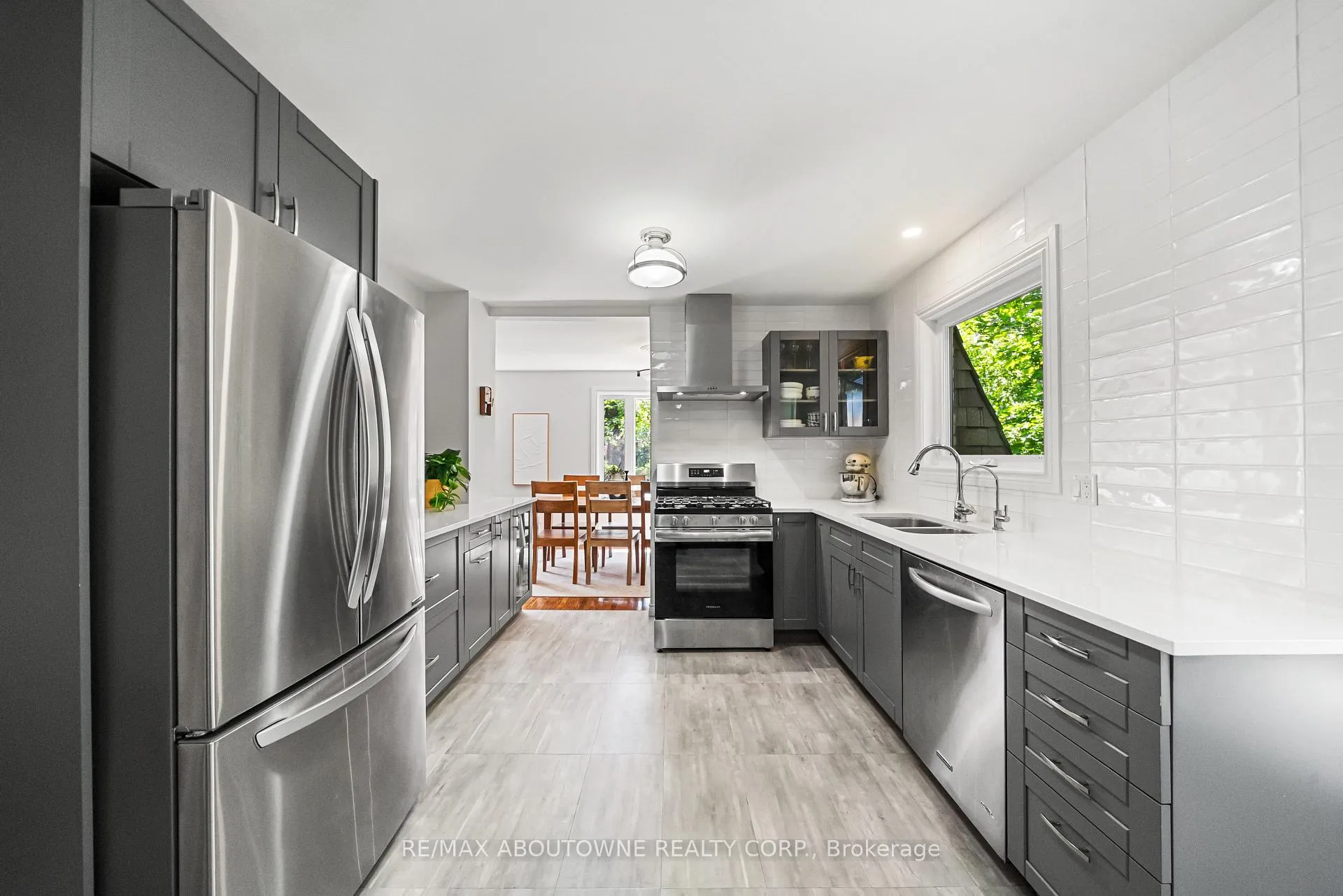 Photo 13 of 166 Castle Crescent, Oakville, Ford — HOMEH