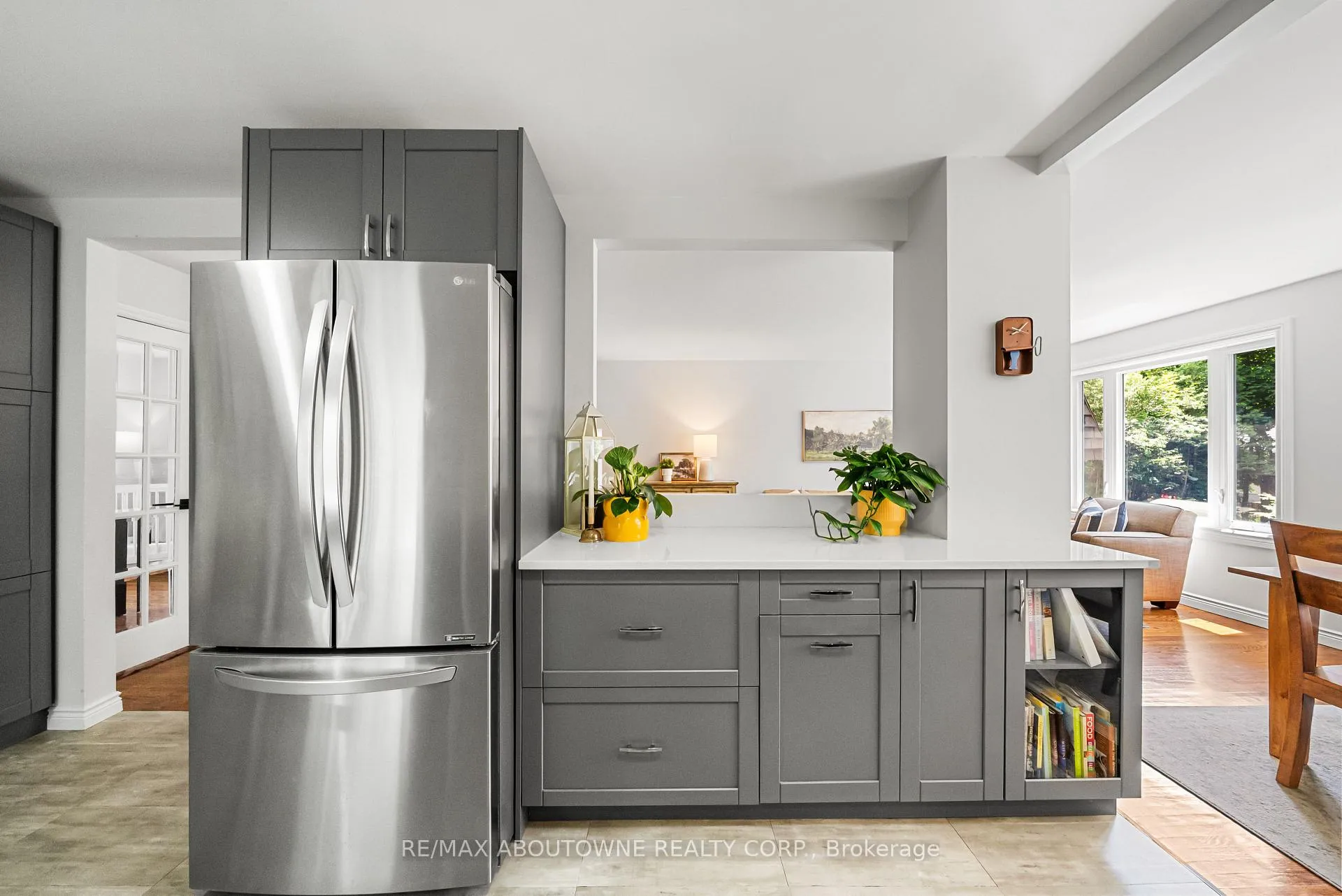 Photo 14 of 166 Castle Crescent, Oakville, Ford — HOMEH