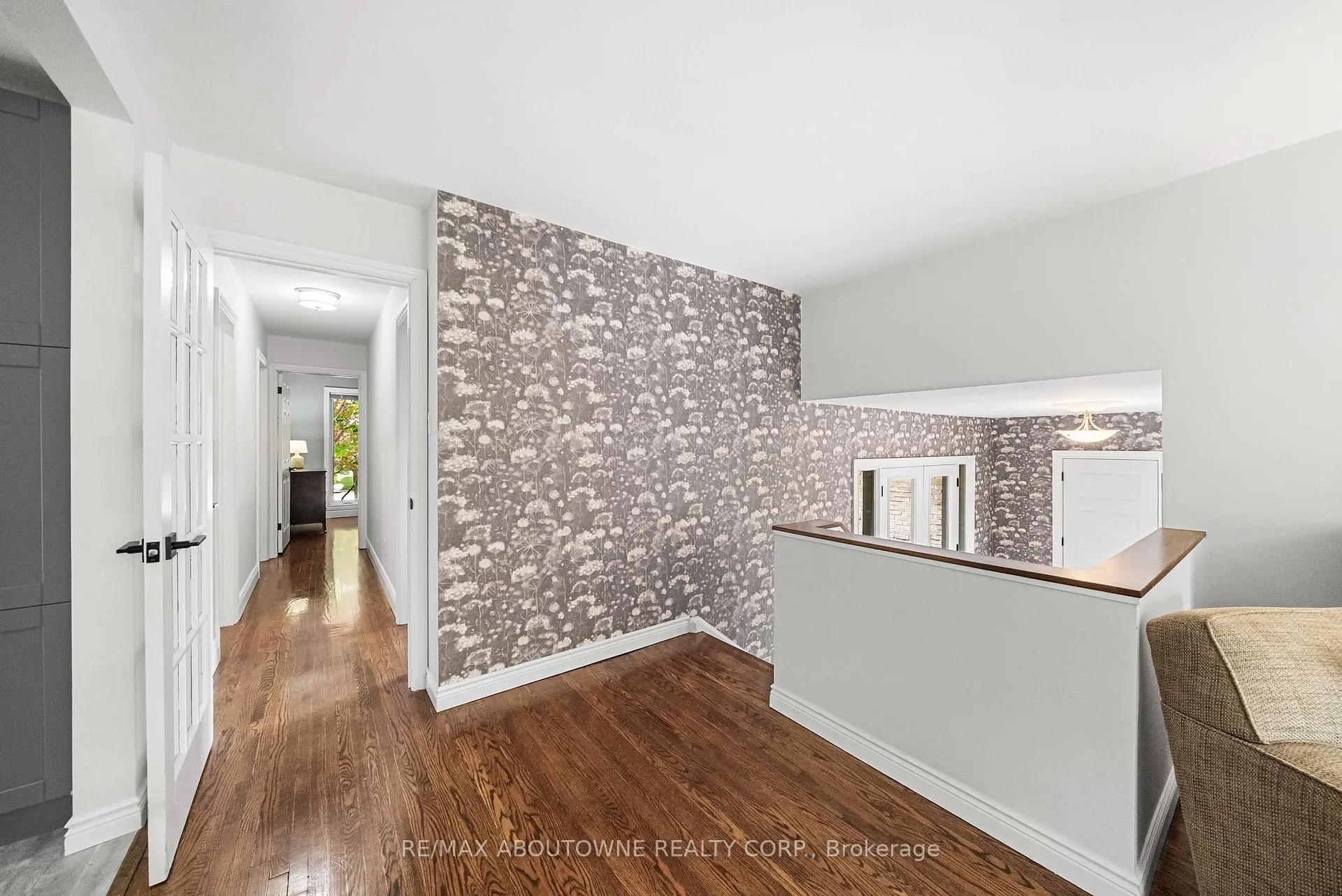 Photo 16 of 166 Castle Crescent, Oakville, Ford — HOMEH