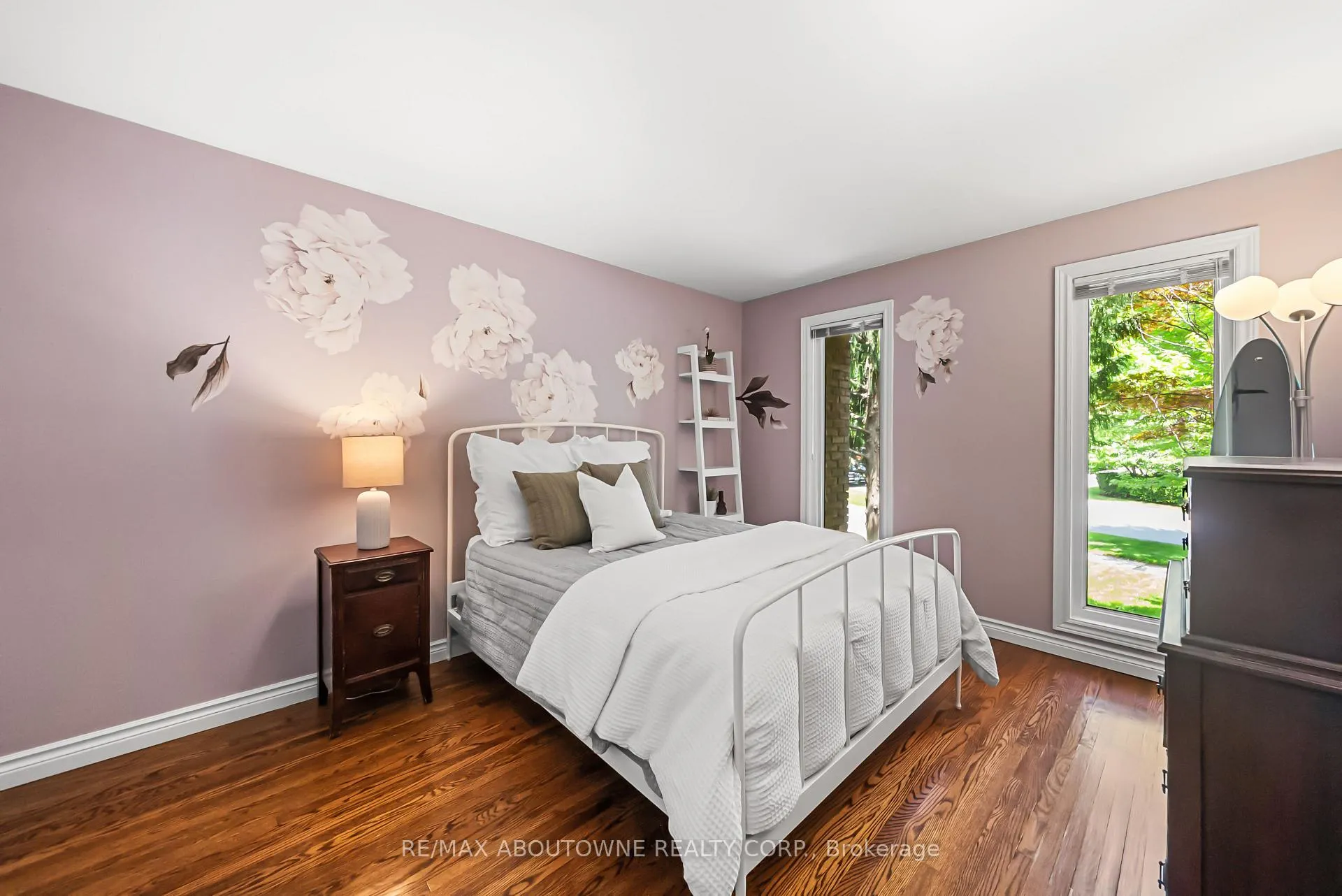 Photo 17 of 166 Castle Crescent, Oakville, Ford — HOMEH
