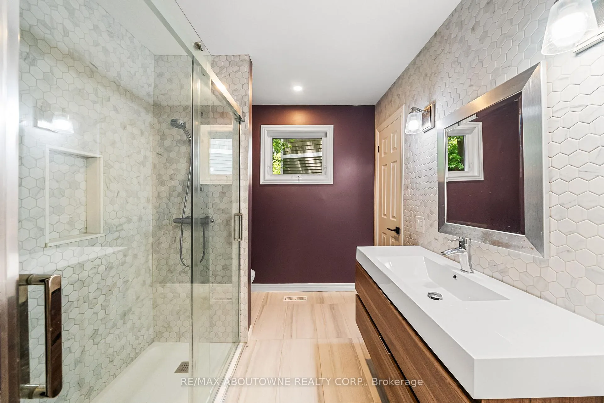Photo 20 of 166 Castle Crescent, Oakville, Ford — HOMEH