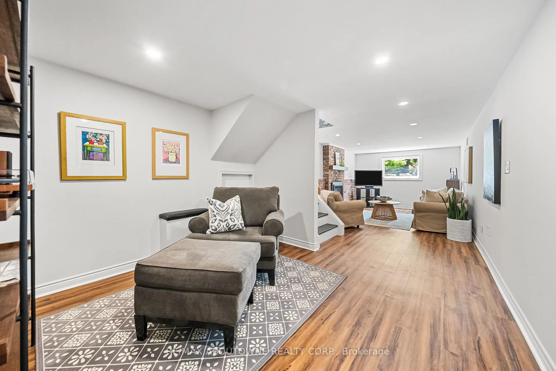Photo 24 of 166 Castle Crescent, Oakville, Ford — HOMEH