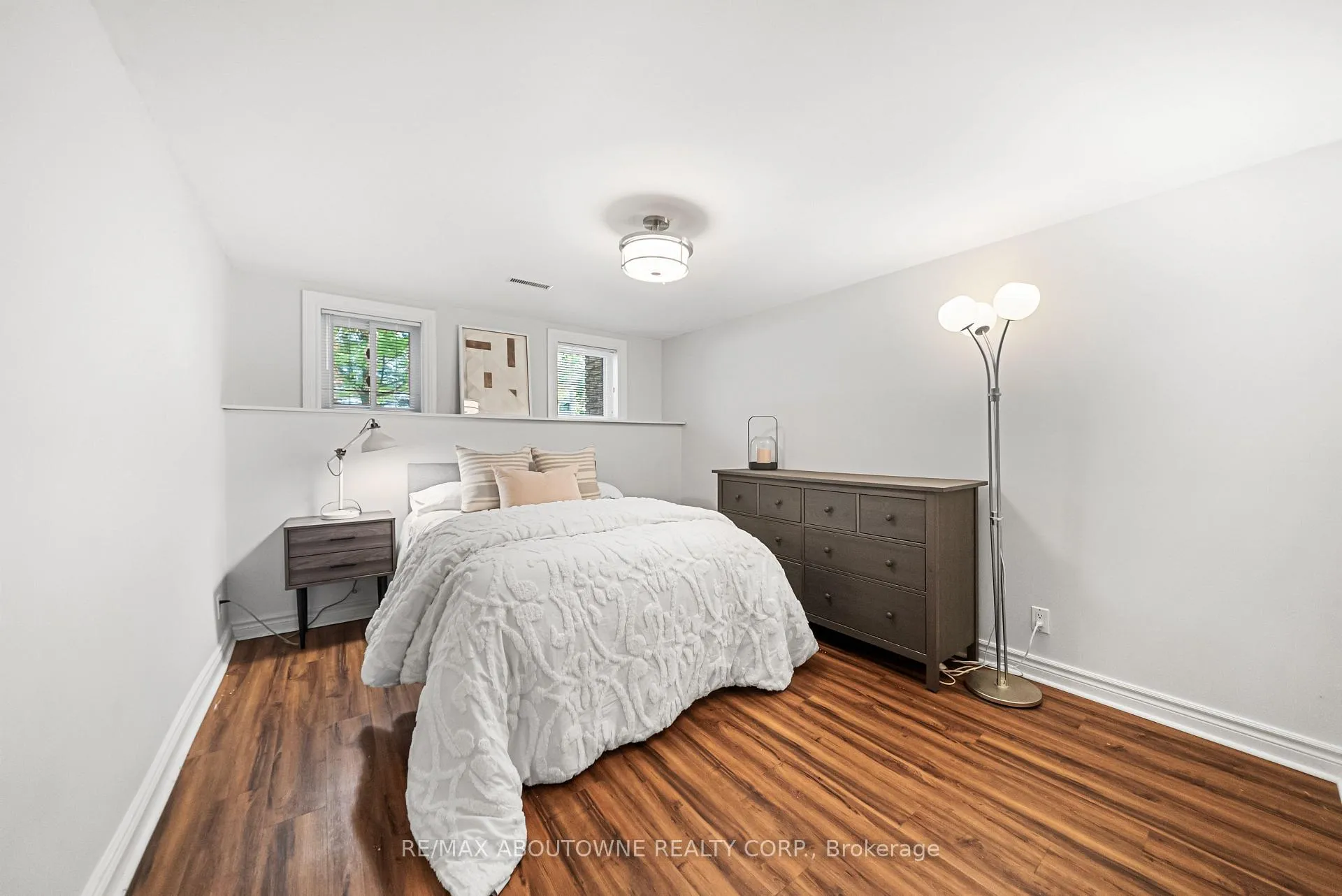 Photo 25 of 166 Castle Crescent, Oakville, Ford — HOMEH