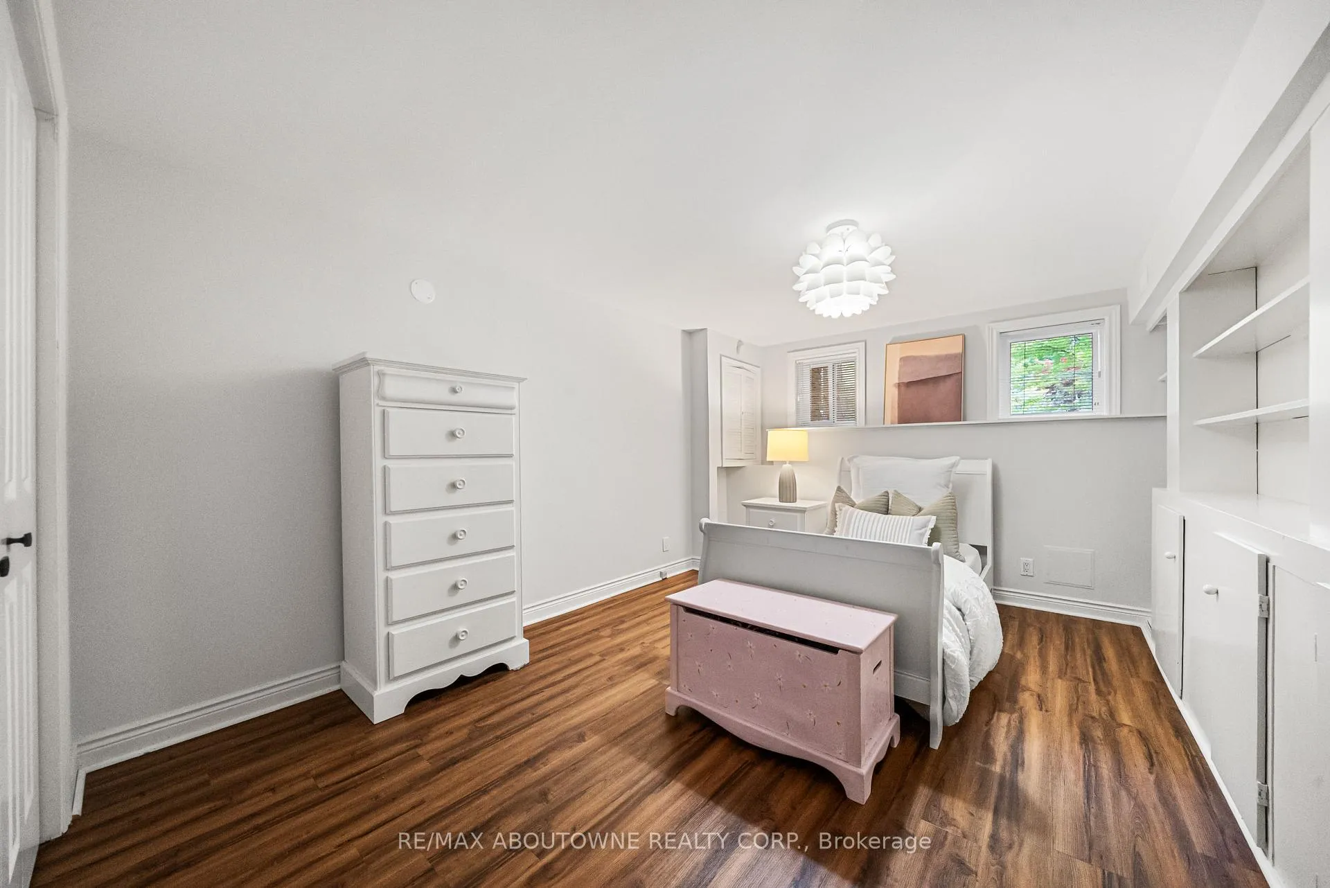 Photo 26 of 166 Castle Crescent, Oakville, Ford — HOMEH
