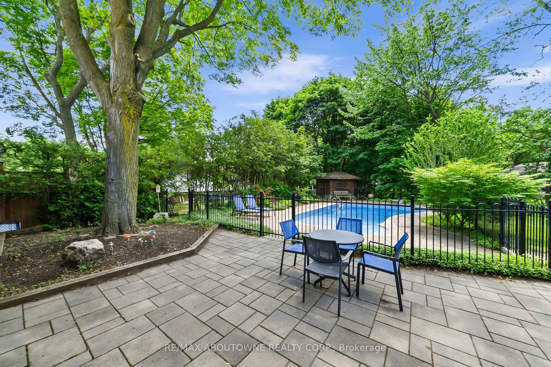 Photo 30 of 166 Castle Crescent, Oakville, Ford — HOMEH
