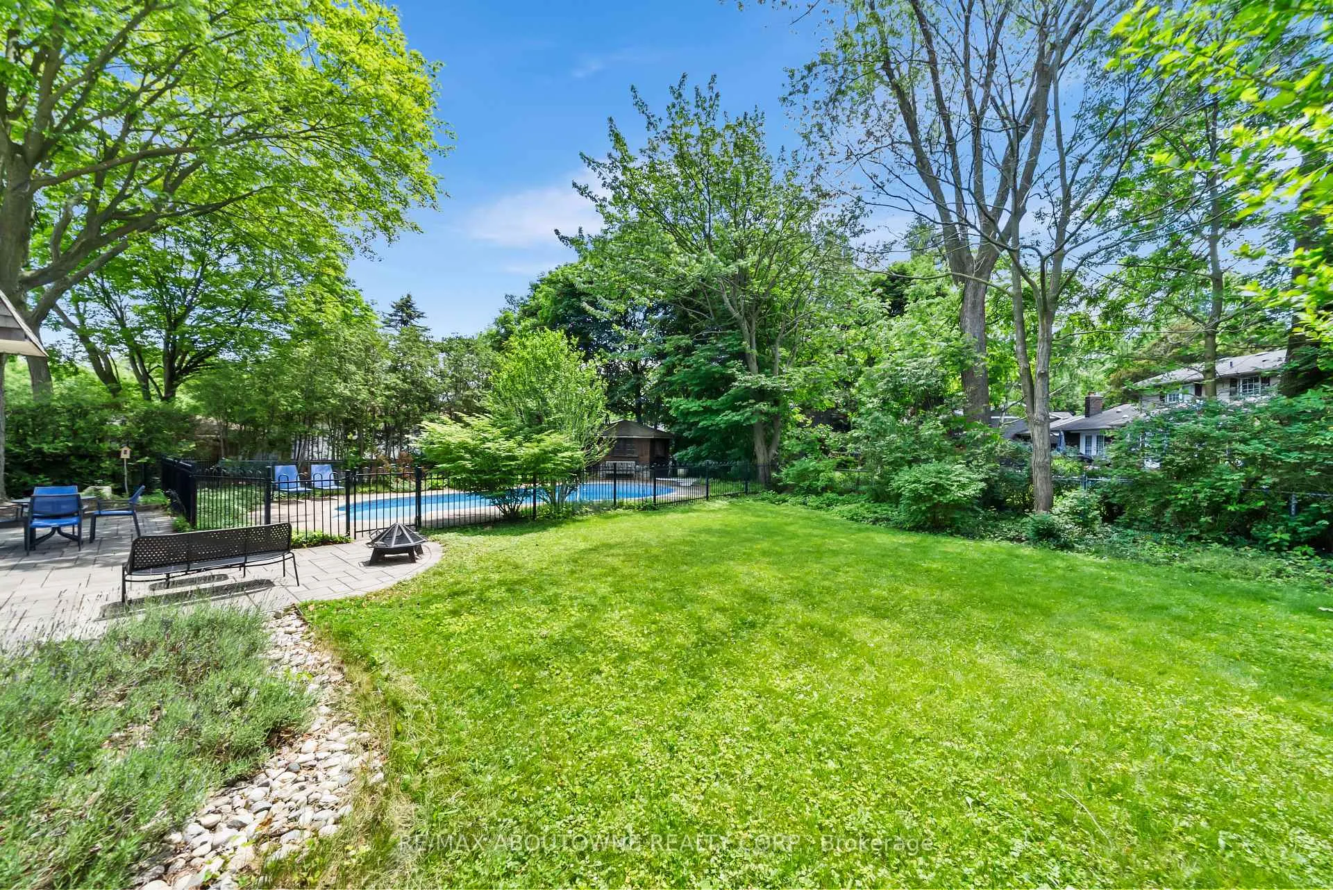 Photo 31 of 166 Castle Crescent, Oakville, Ford — HOMEH