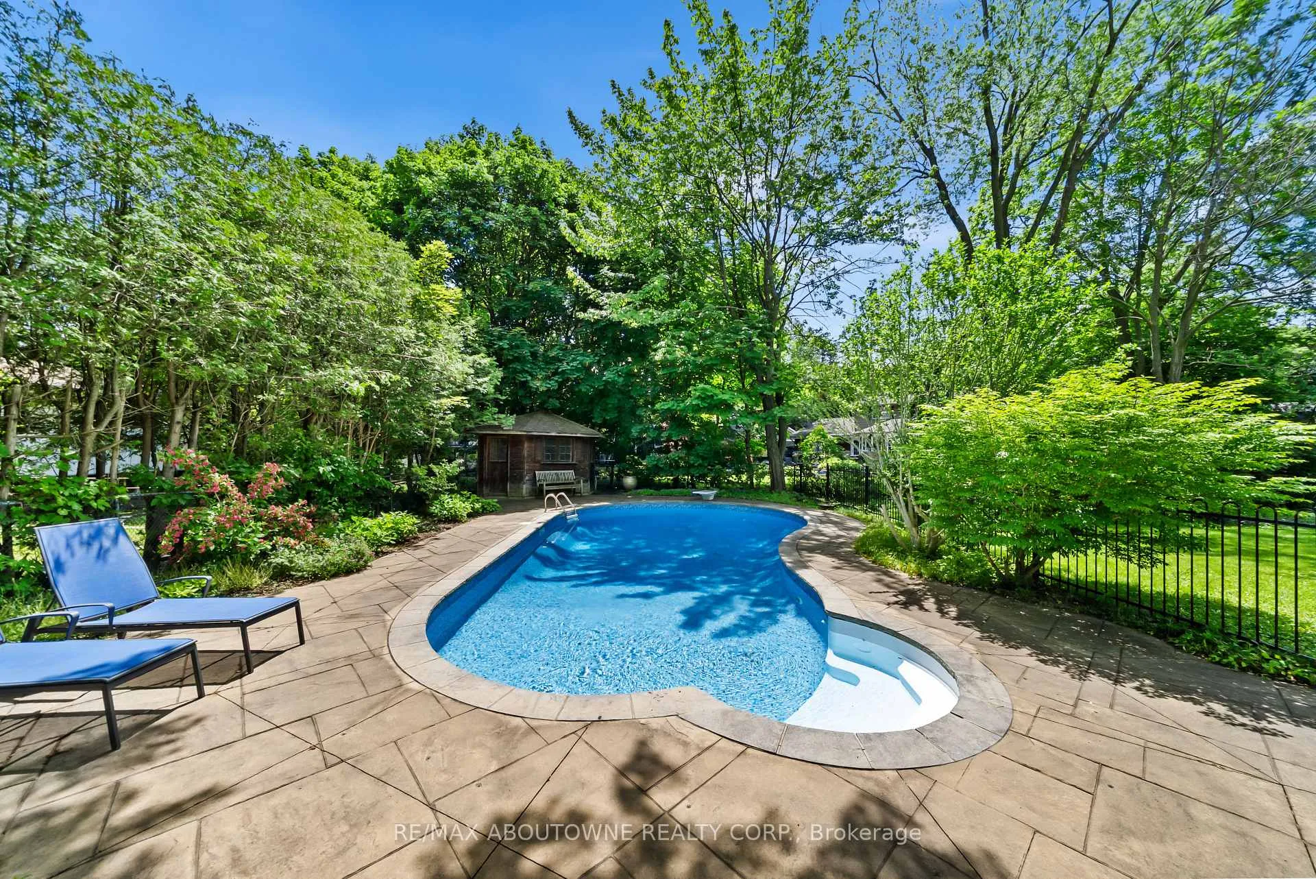 Photo 33 of 166 Castle Crescent, Oakville, Ford — HOMEH