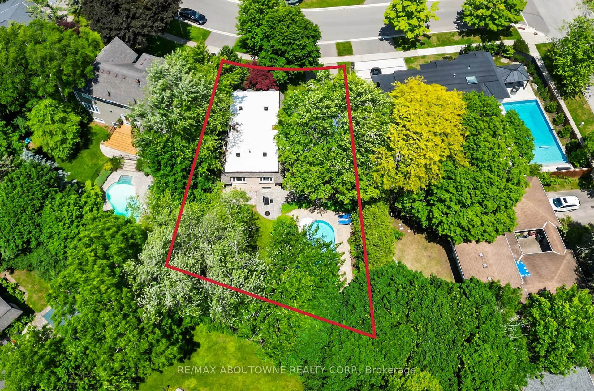 Photo 37 of 166 Castle Crescent, Oakville, Ford — HOMEH