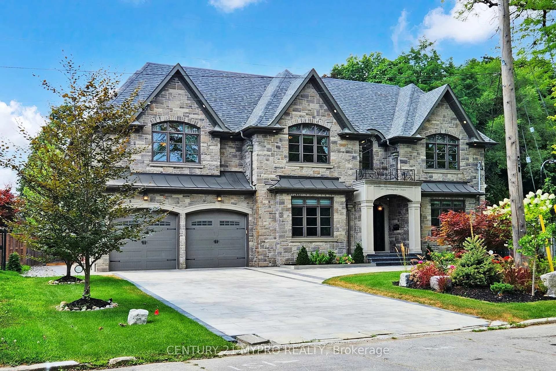Photo 2 of 36 Farrington Drive, North York, St. Andrew-Windfields — HOMEH