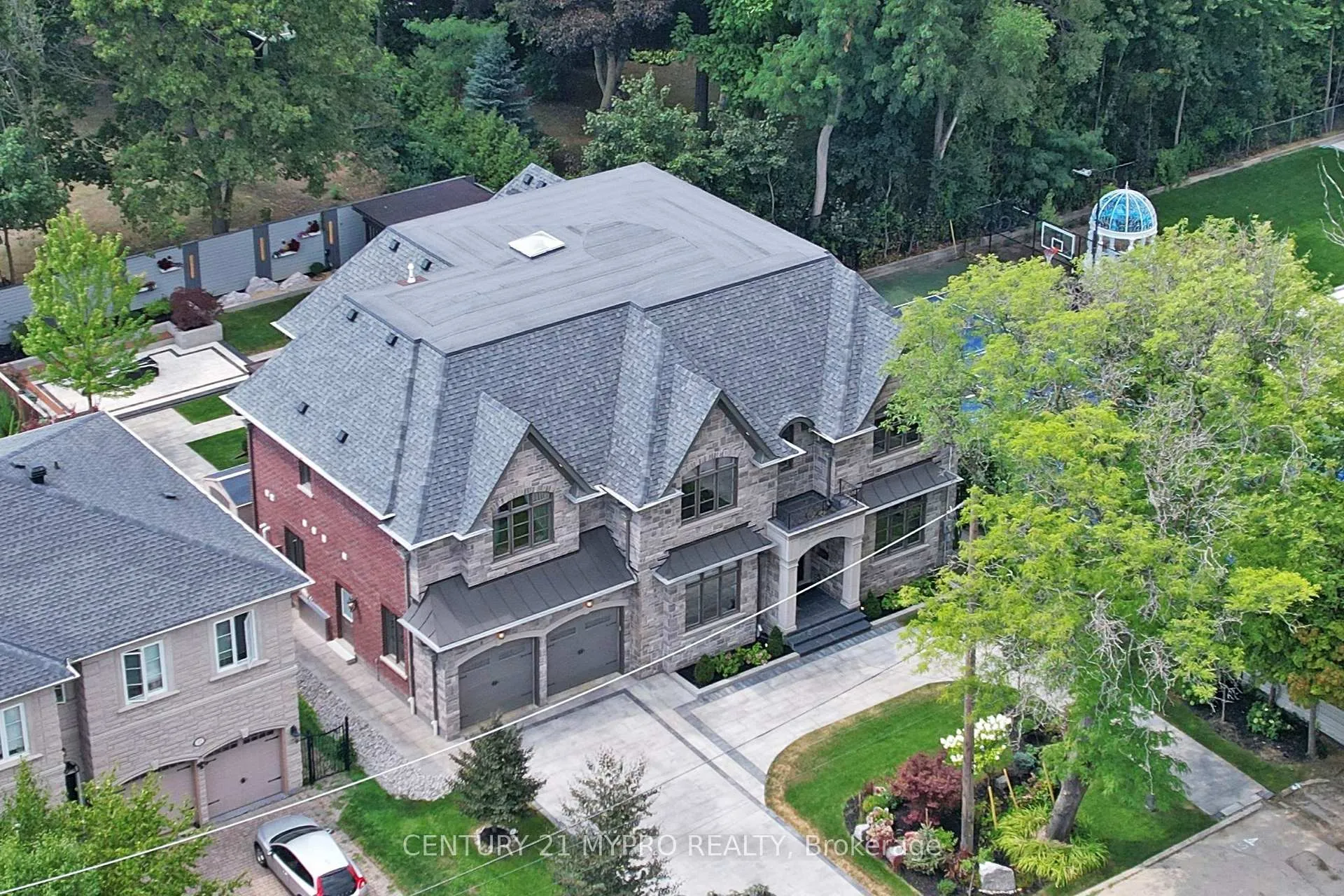 Photo 3 of 36 Farrington Drive, North York, St. Andrew-Windfields — HOMEH