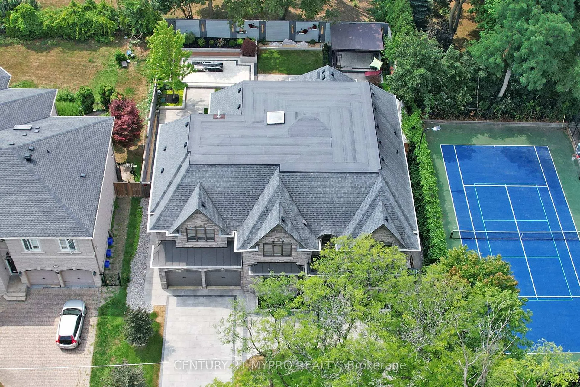 Photo 4 of 36 Farrington Drive, North York, St. Andrew-Windfields — HOMEH