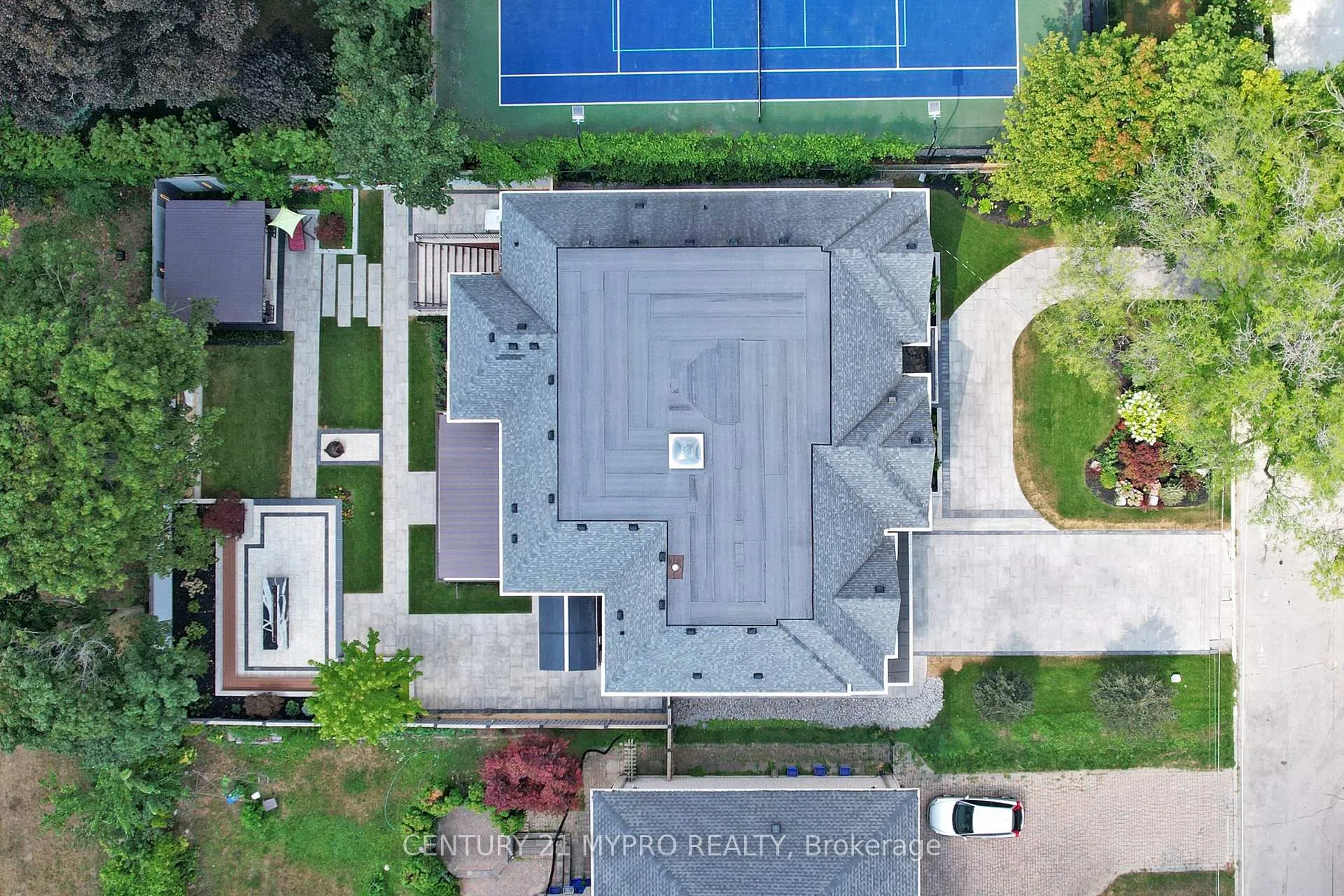 Photo 5 of 36 Farrington Drive, North York, St. Andrew-Windfields — HOMEH