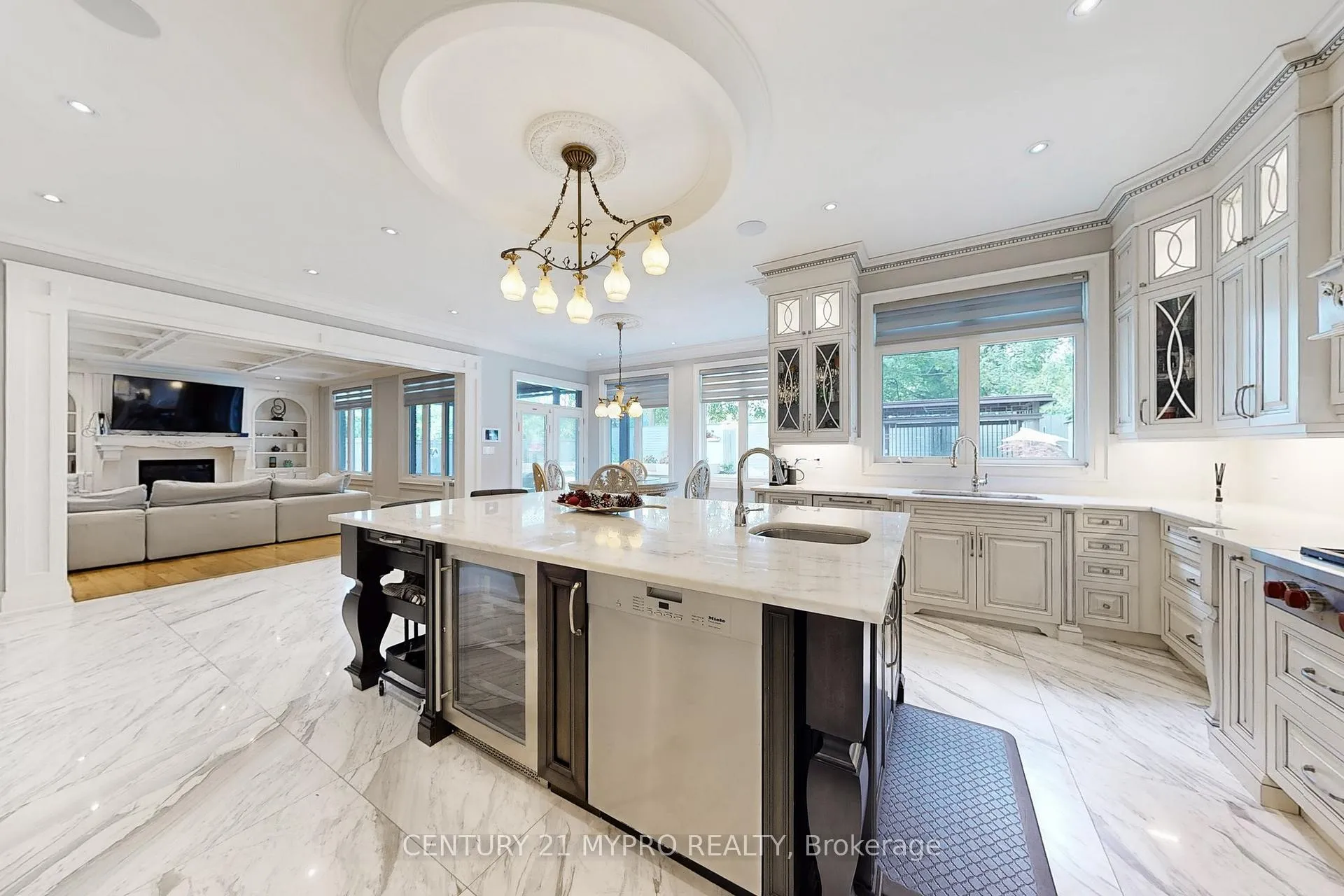 Photo 8 of 36 Farrington Drive, North York, St. Andrew-Windfields — HOMEH