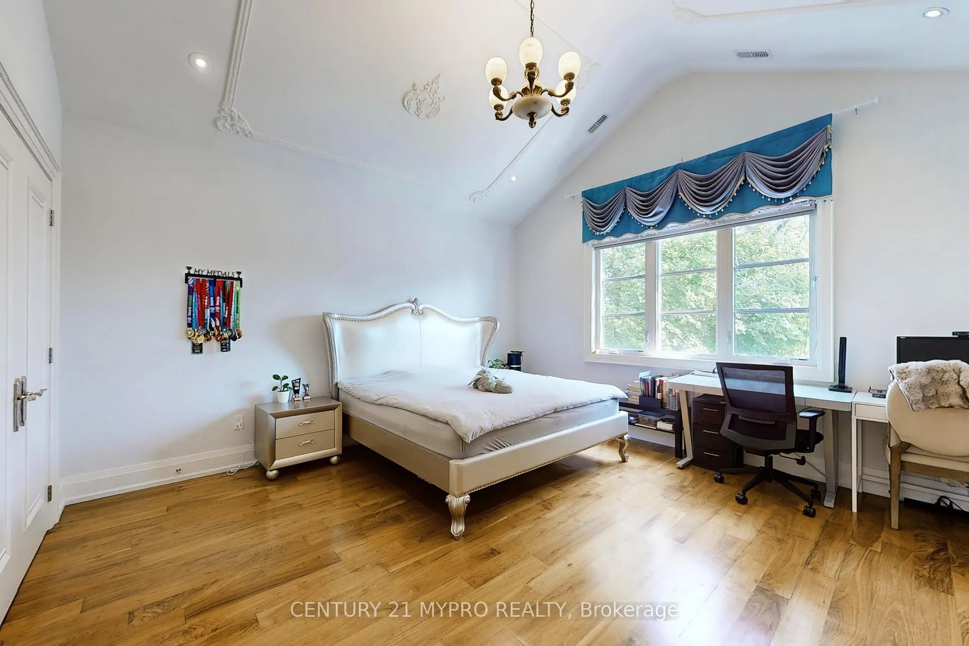 Photo 28 of 36 Farrington Drive, North York, St. Andrew-Windfields — HOMEH