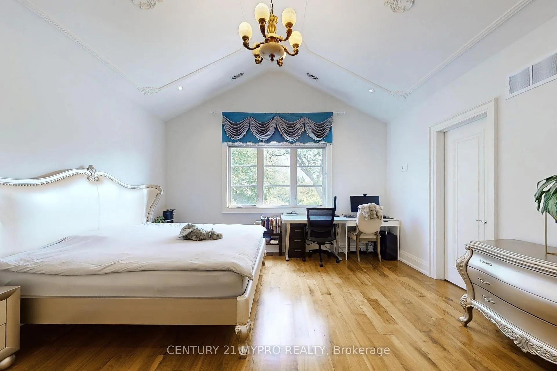 Photo 29 of 36 Farrington Drive, North York, St. Andrew-Windfields — HOMEH