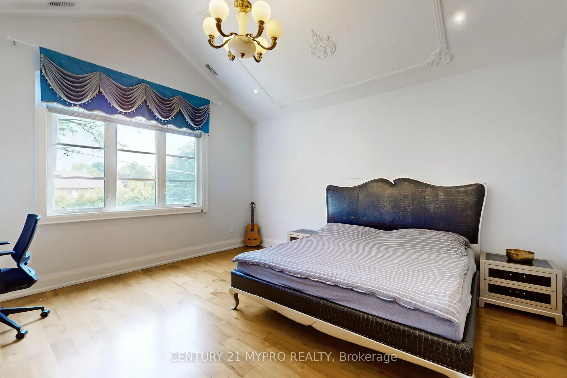 Photo 31 of 36 Farrington Drive, North York, St. Andrew-Windfields — HOMEH