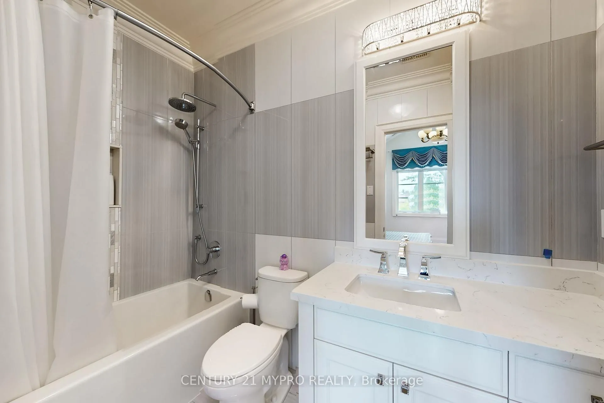 Photo 32 of 36 Farrington Drive, North York, St. Andrew-Windfields — HOMEH