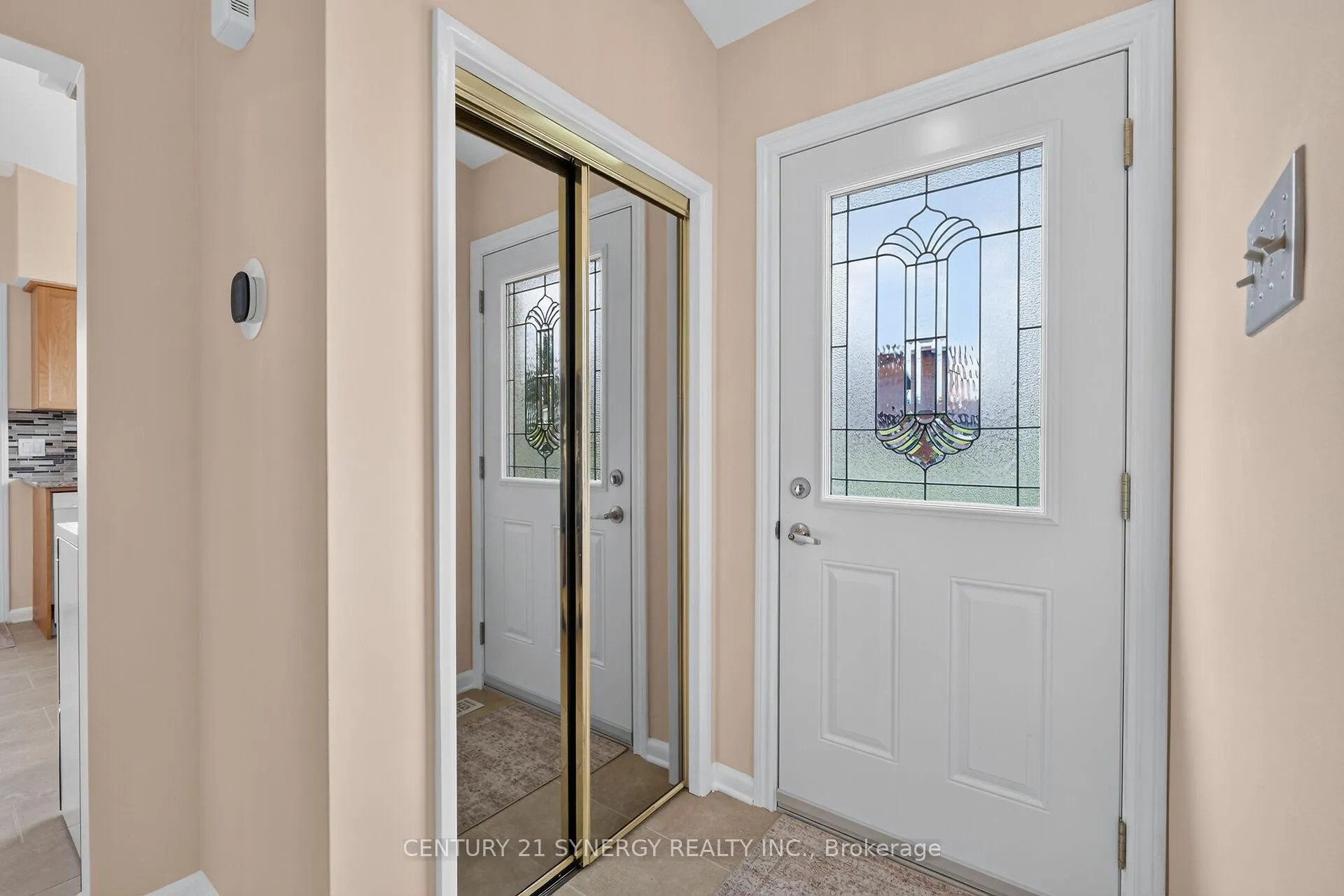 Photo 6 of 20 Sherry Lane, Ottawa, Manordale — HOMEH