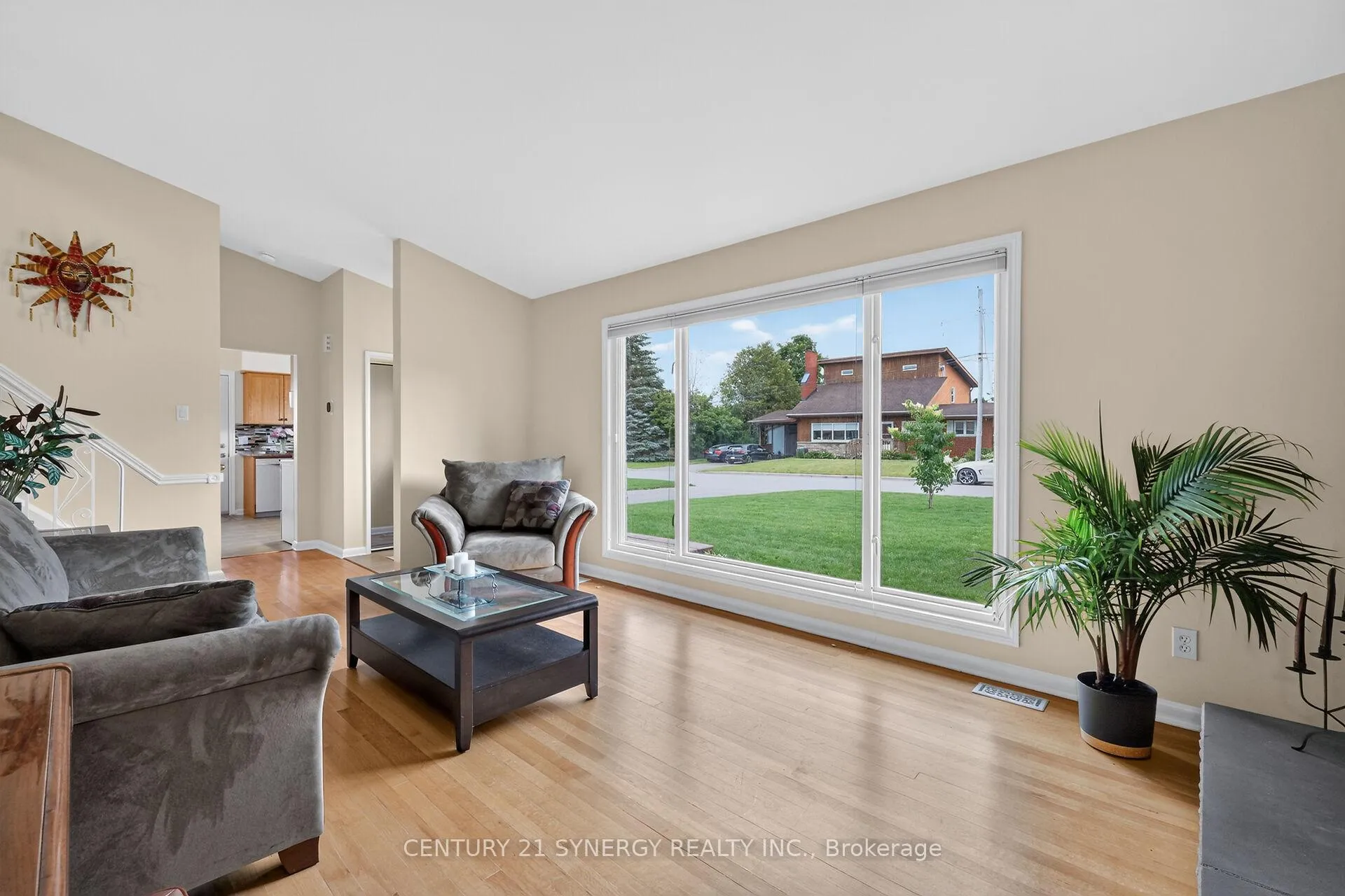Photo 10 of 20 Sherry Lane, Ottawa, Manordale — HOMEH
